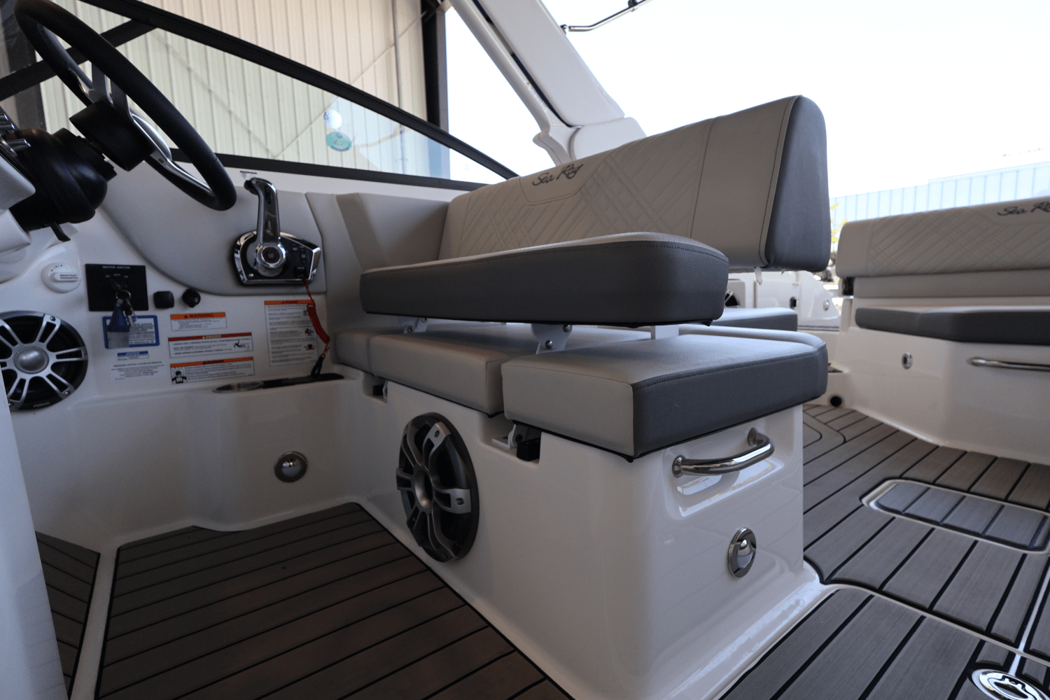 2025 Sea Ray SDX 270 Outboard Image Thumbnail #23