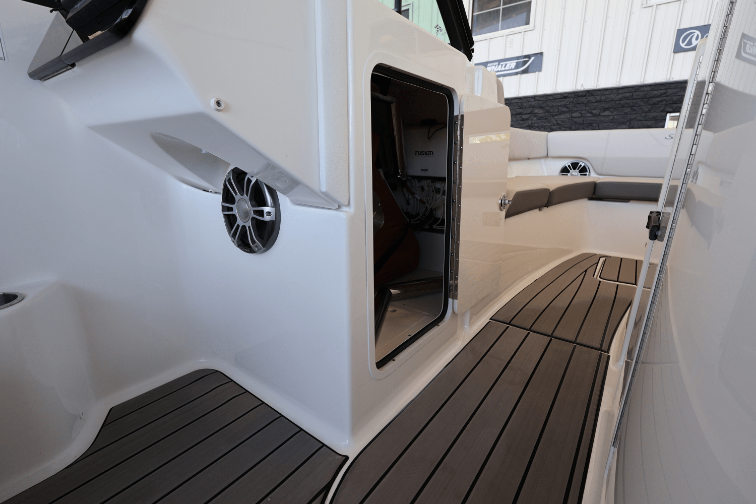 2025 Sea Ray SDX 270 Outboard Image Thumbnail #37