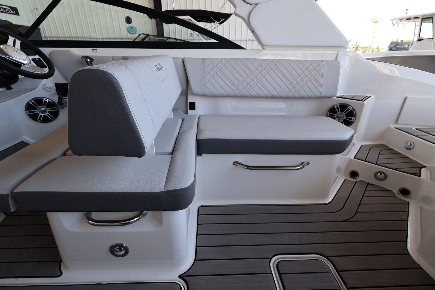 2025 Sea Ray SDX 270 Outboard Image Thumbnail #20