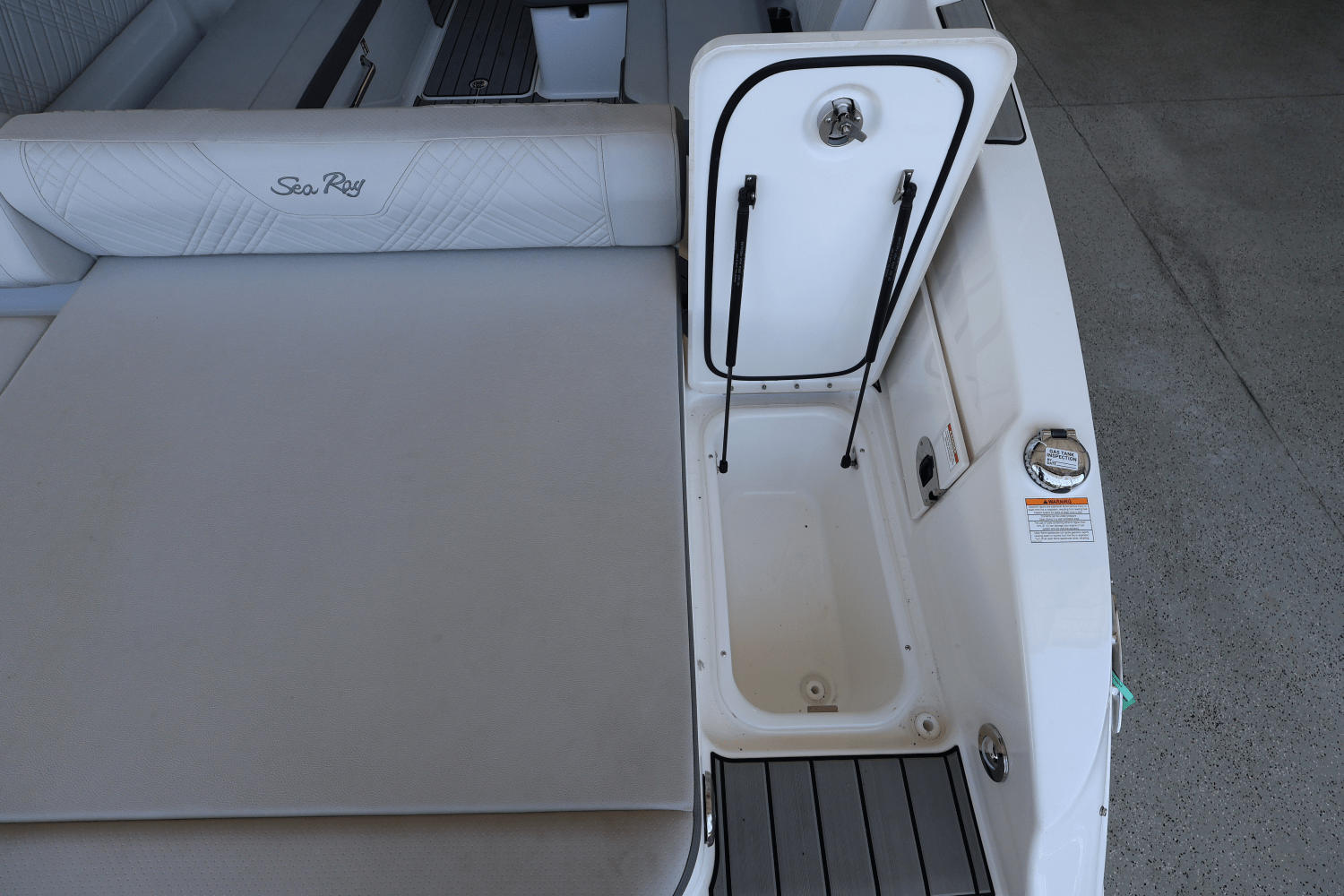2025 Sea Ray SDX 270 Outboard Image Thumbnail #11