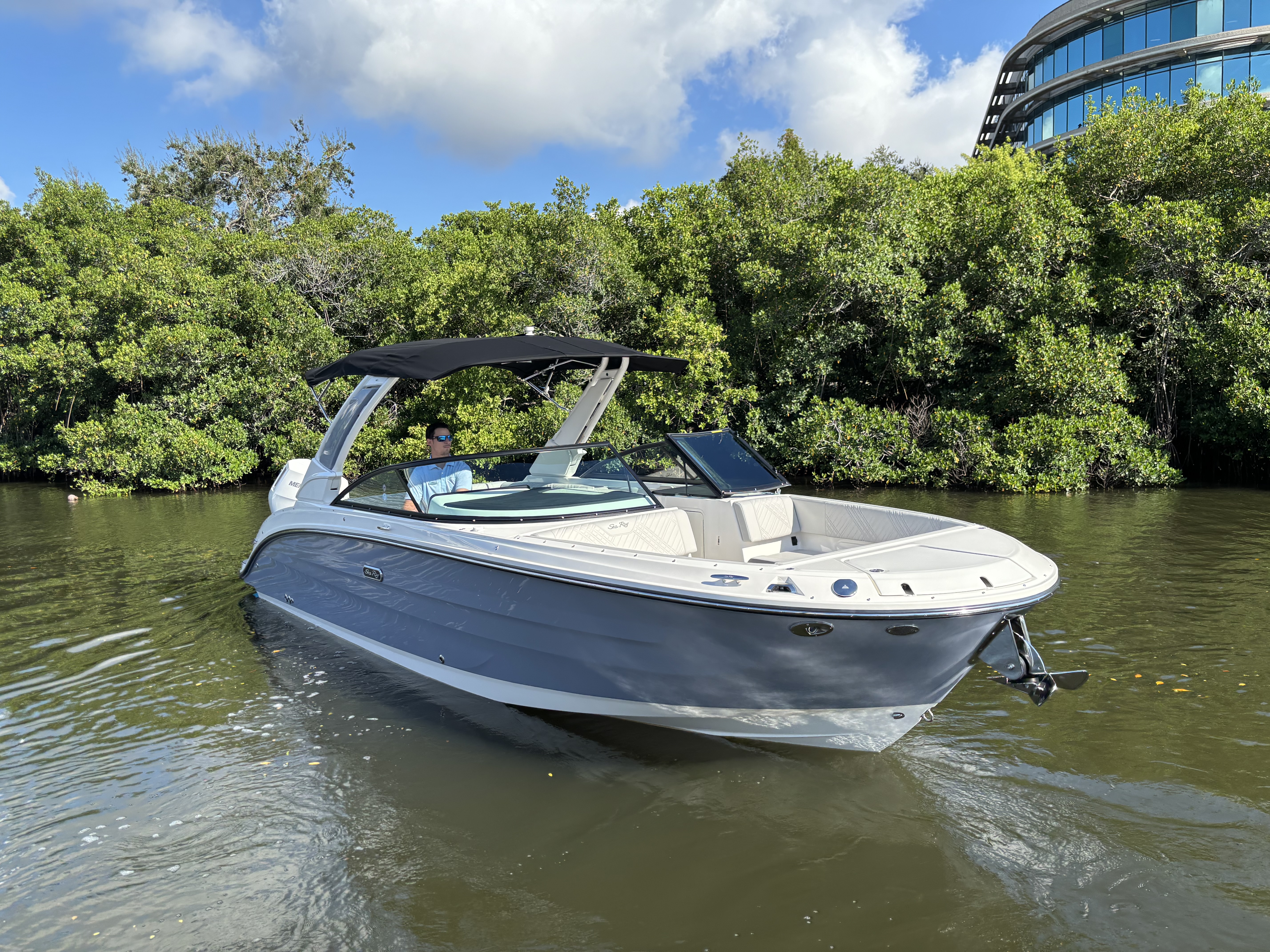 2025 Sea Ray SDX 270 Outboard Image Thumbnail #3
