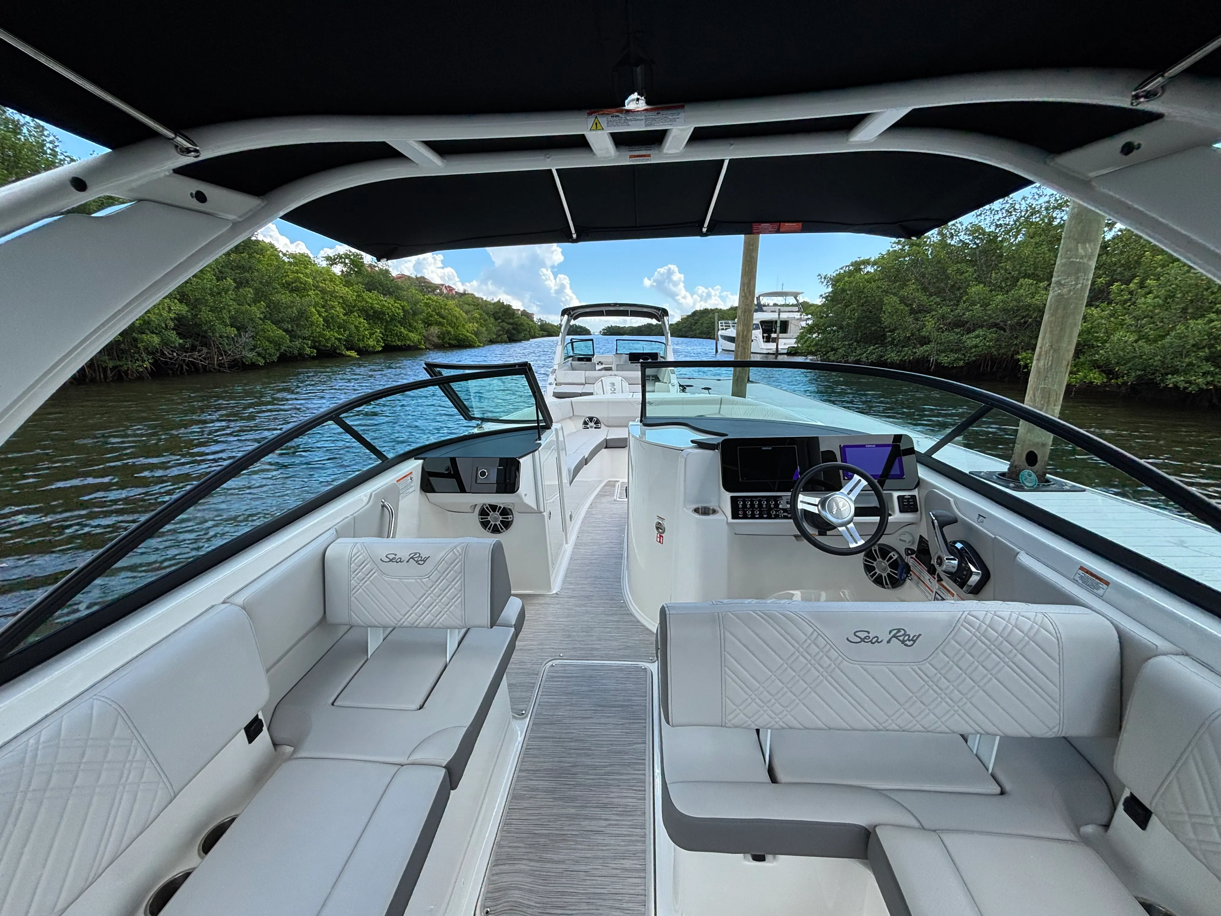 2025 Sea Ray SDX 270 Outboard Image Thumbnail #12