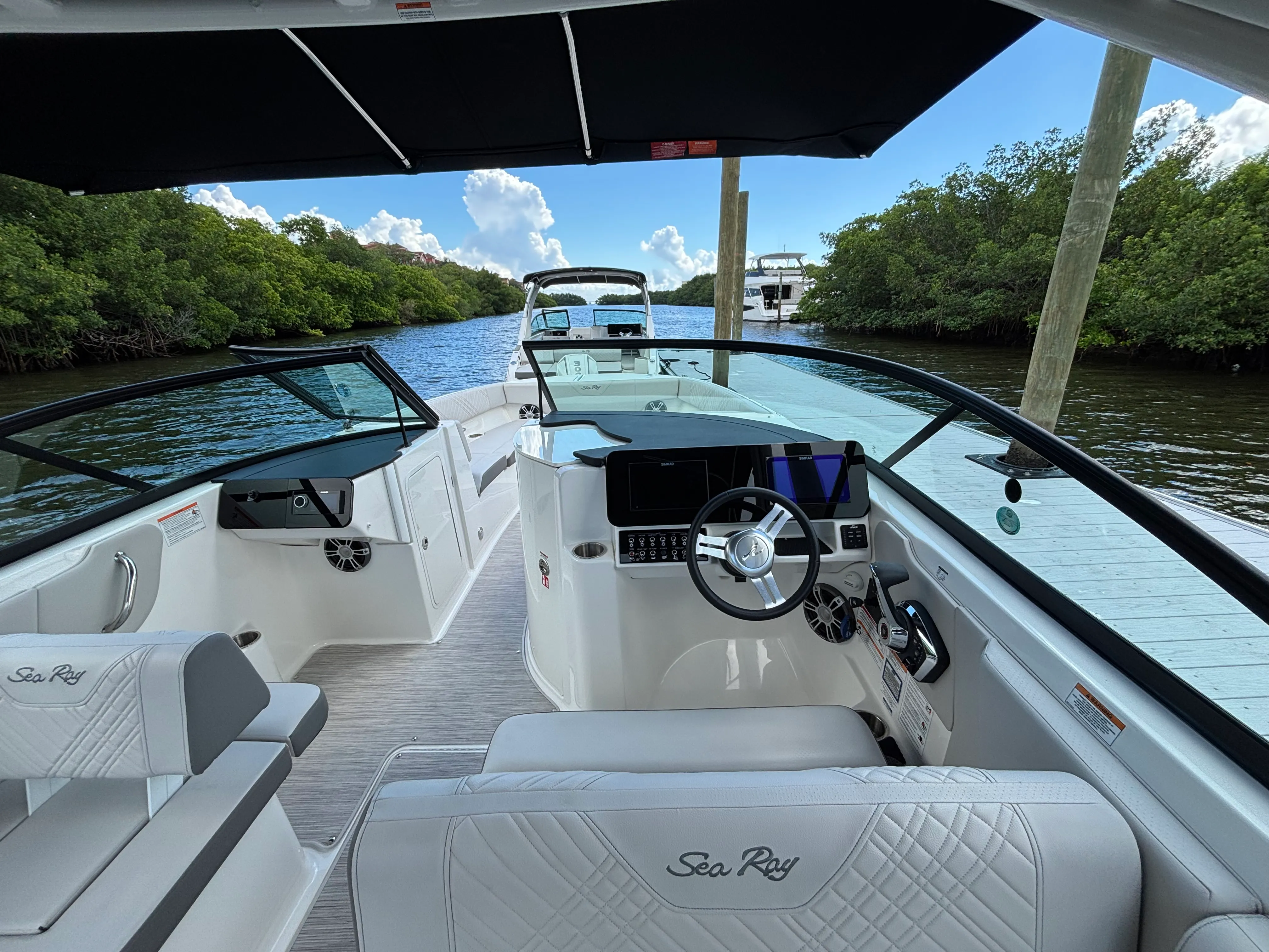 2025 Sea Ray SDX 270 Outboard Image Thumbnail #13