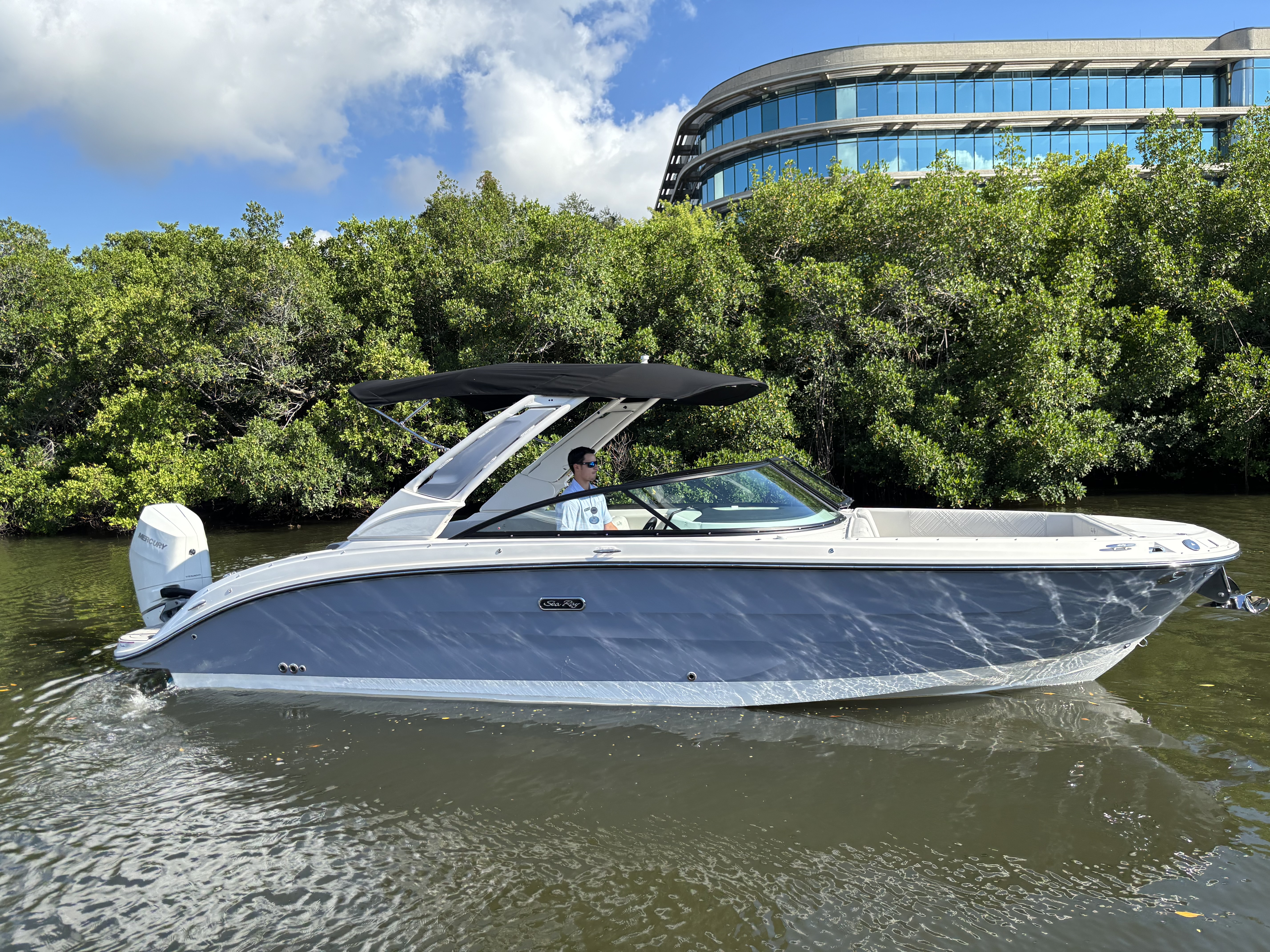 2025 Sea Ray SDX 270 Outboard Image Thumbnail #0