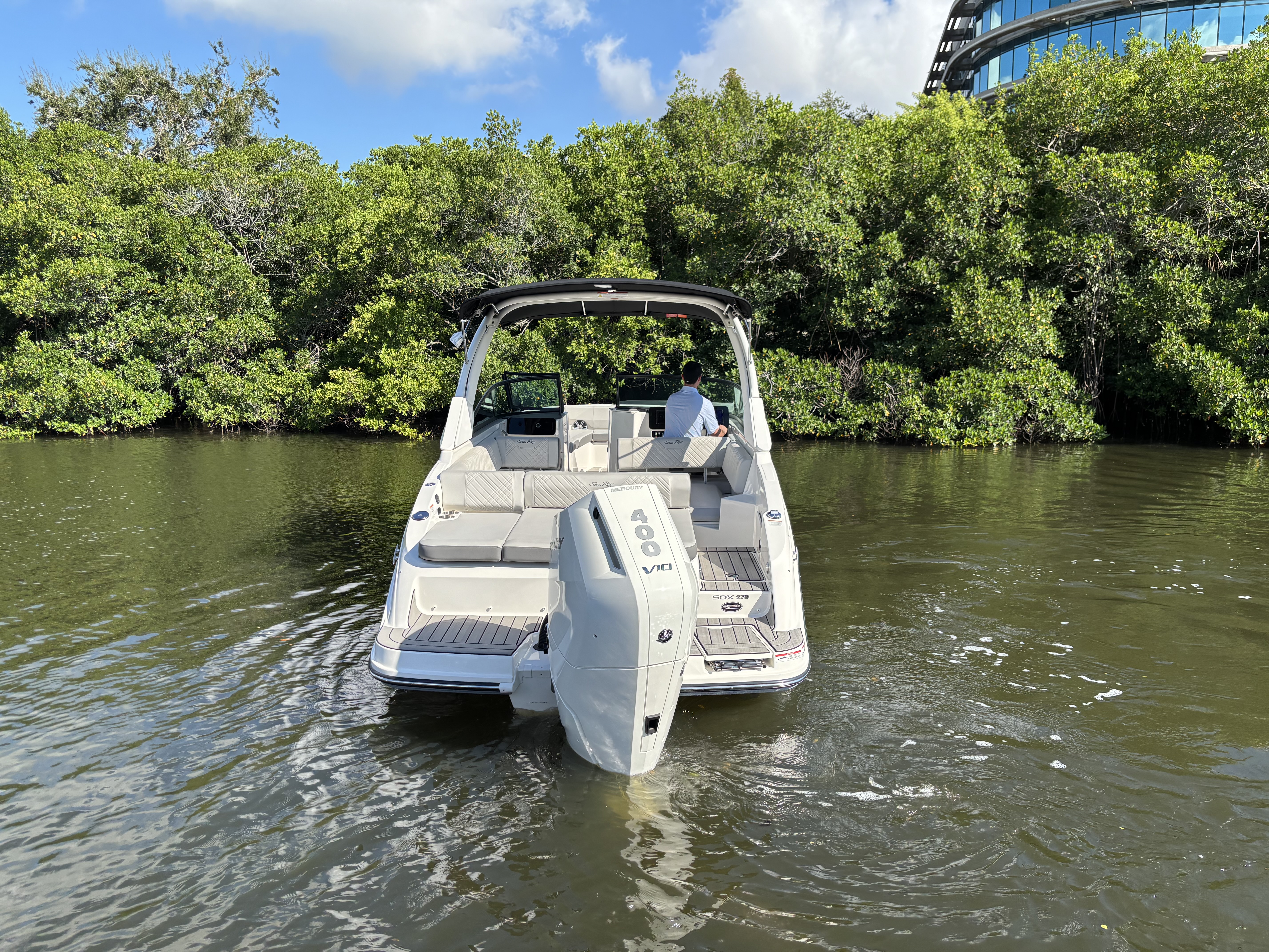 2025 Sea Ray SDX 270 Outboard Image Thumbnail #6
