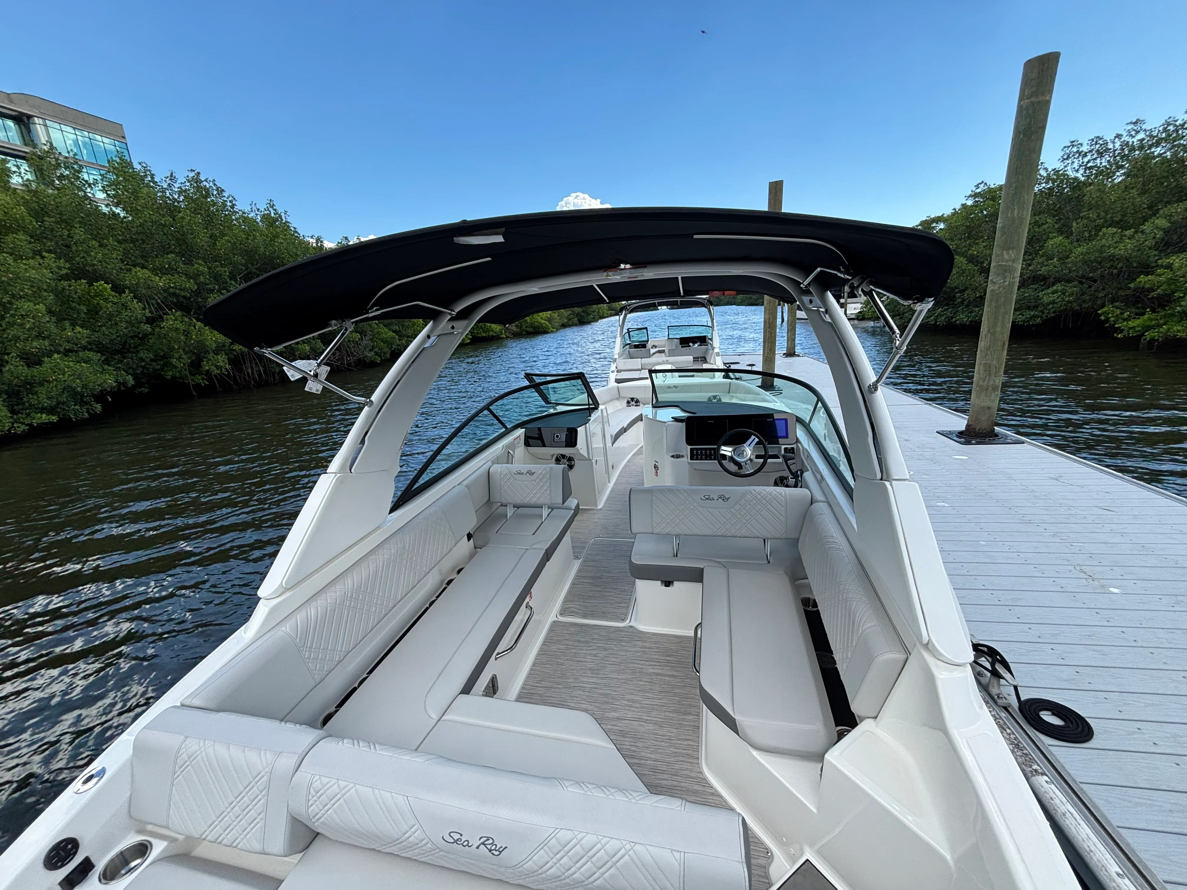 2025 Sea Ray SDX 270 Outboard Image Thumbnail #9