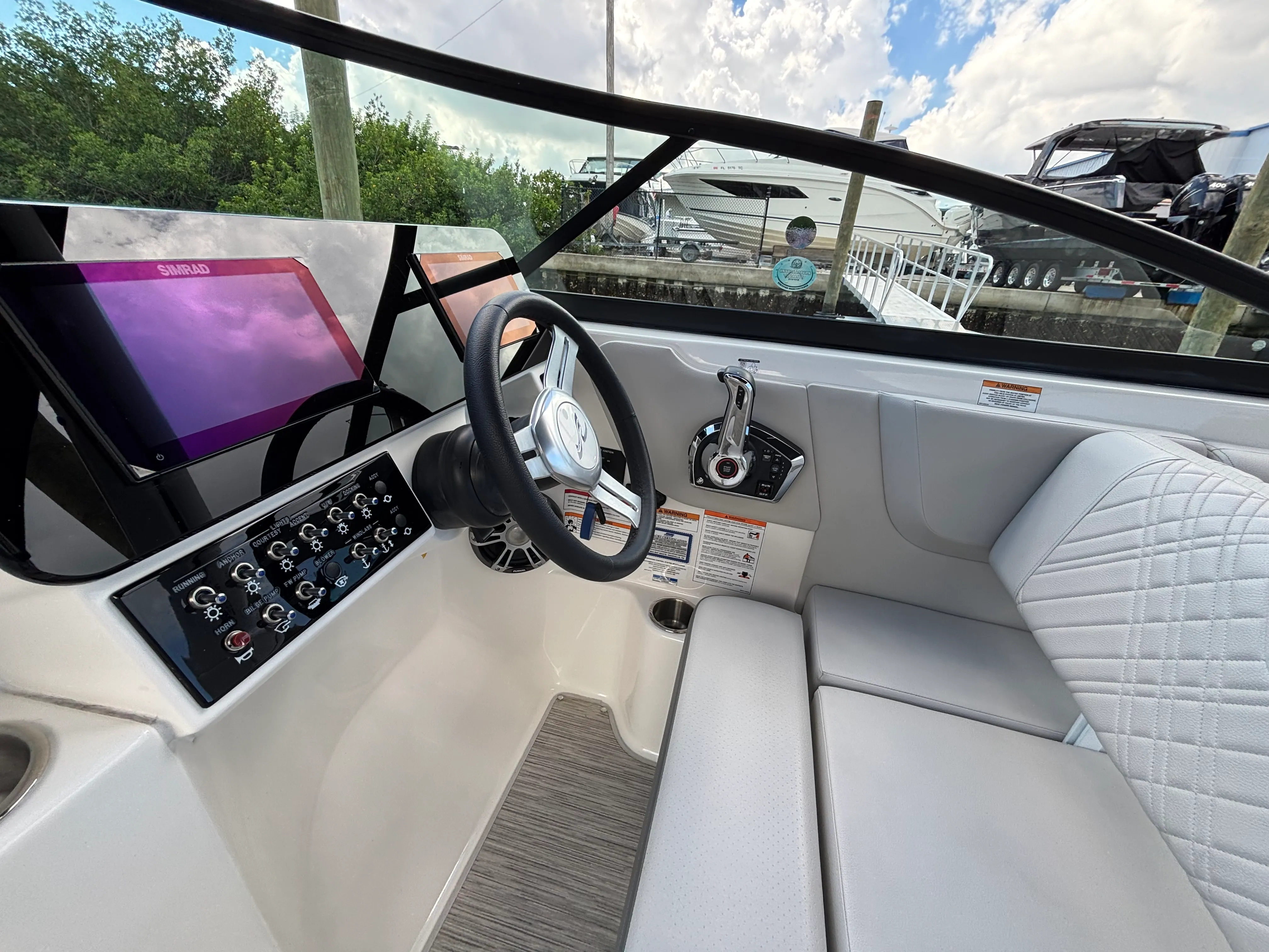 2025 Sea Ray SDX 270 Outboard Image Thumbnail #14