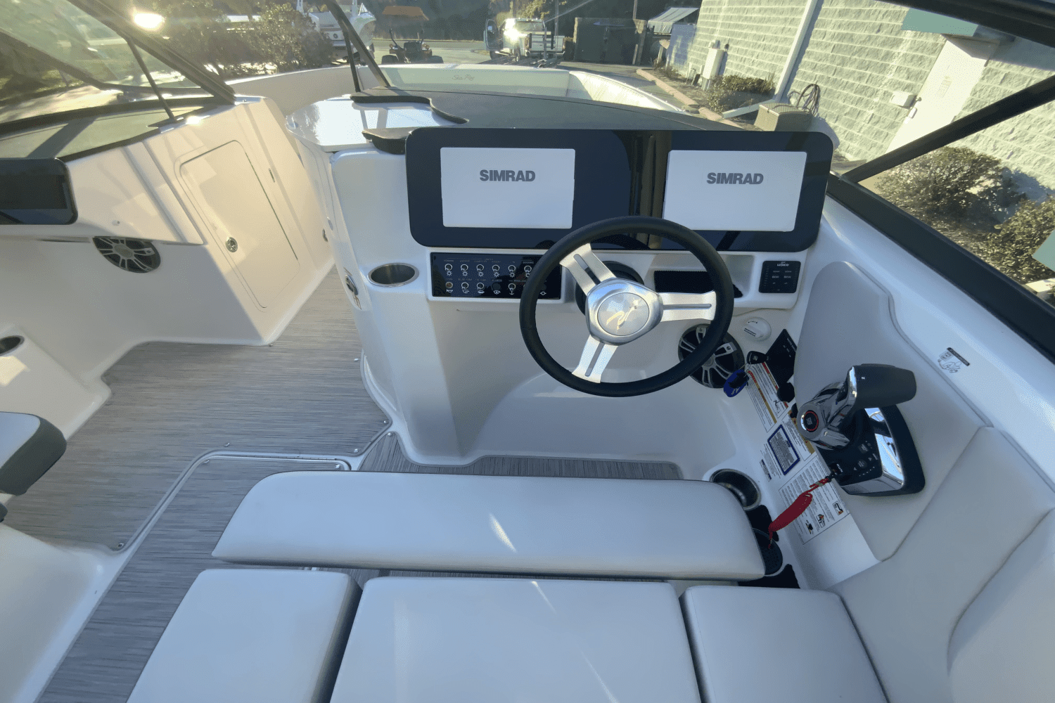 2025 Sea Ray SDX 270 Outboard Image Thumbnail #5