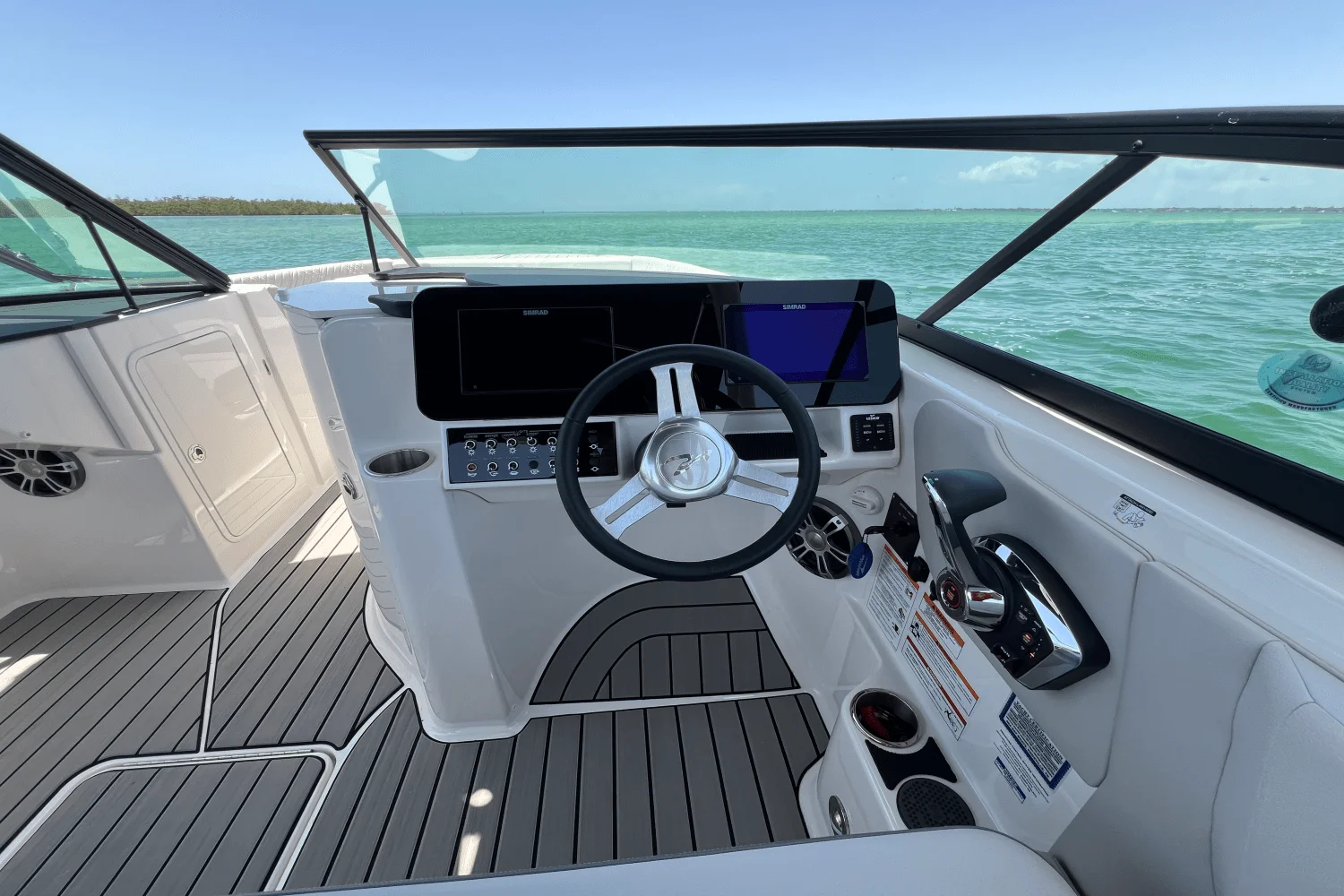 2025 Sea Ray SDX 270 Outboard Image Thumbnail #29