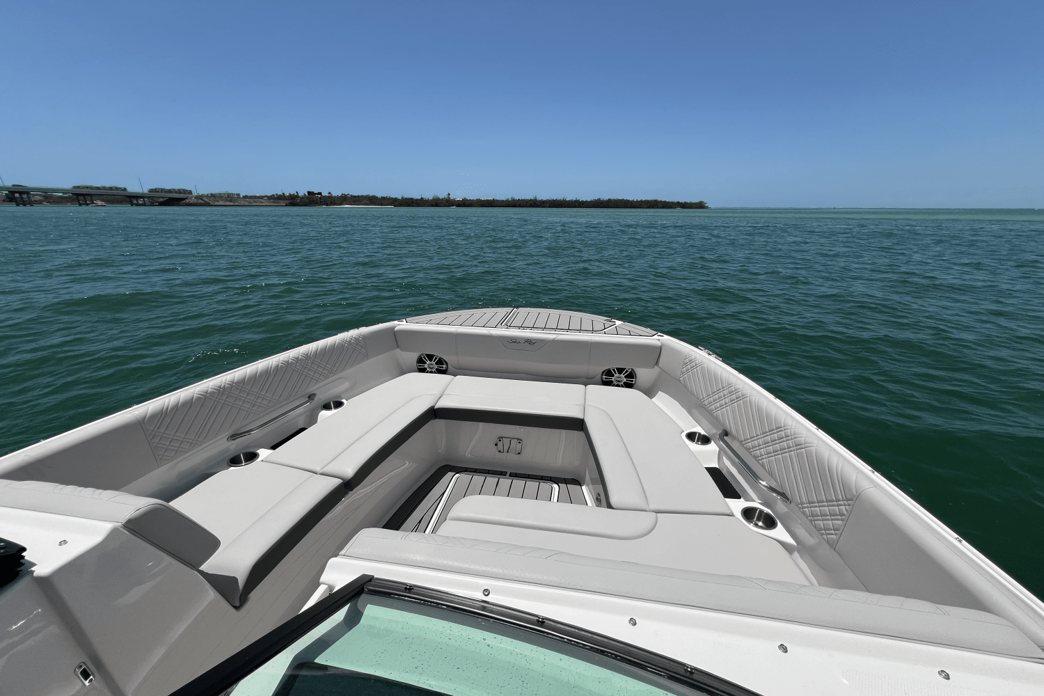 2025 Sea Ray SDX 270 Outboard Image Thumbnail #7