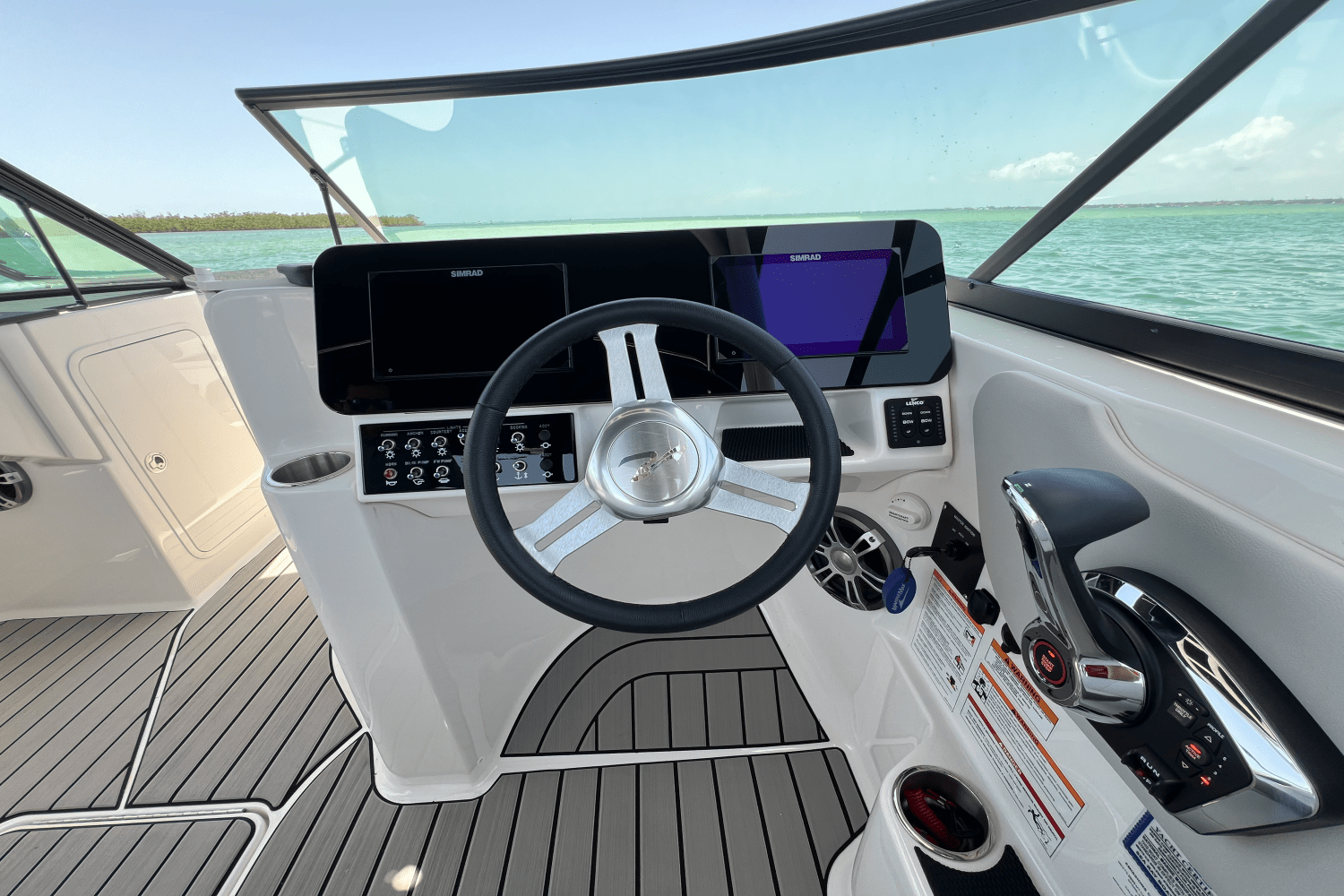 2025 Sea Ray SDX 270 Outboard Image Thumbnail #30