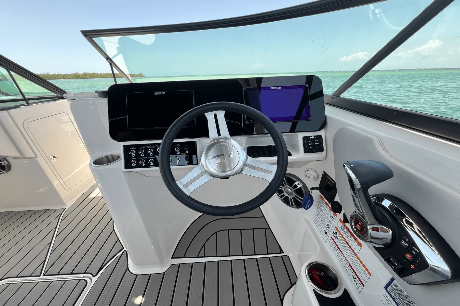 2025 Sea Ray SDX 270 Outboard Image Thumbnail #30