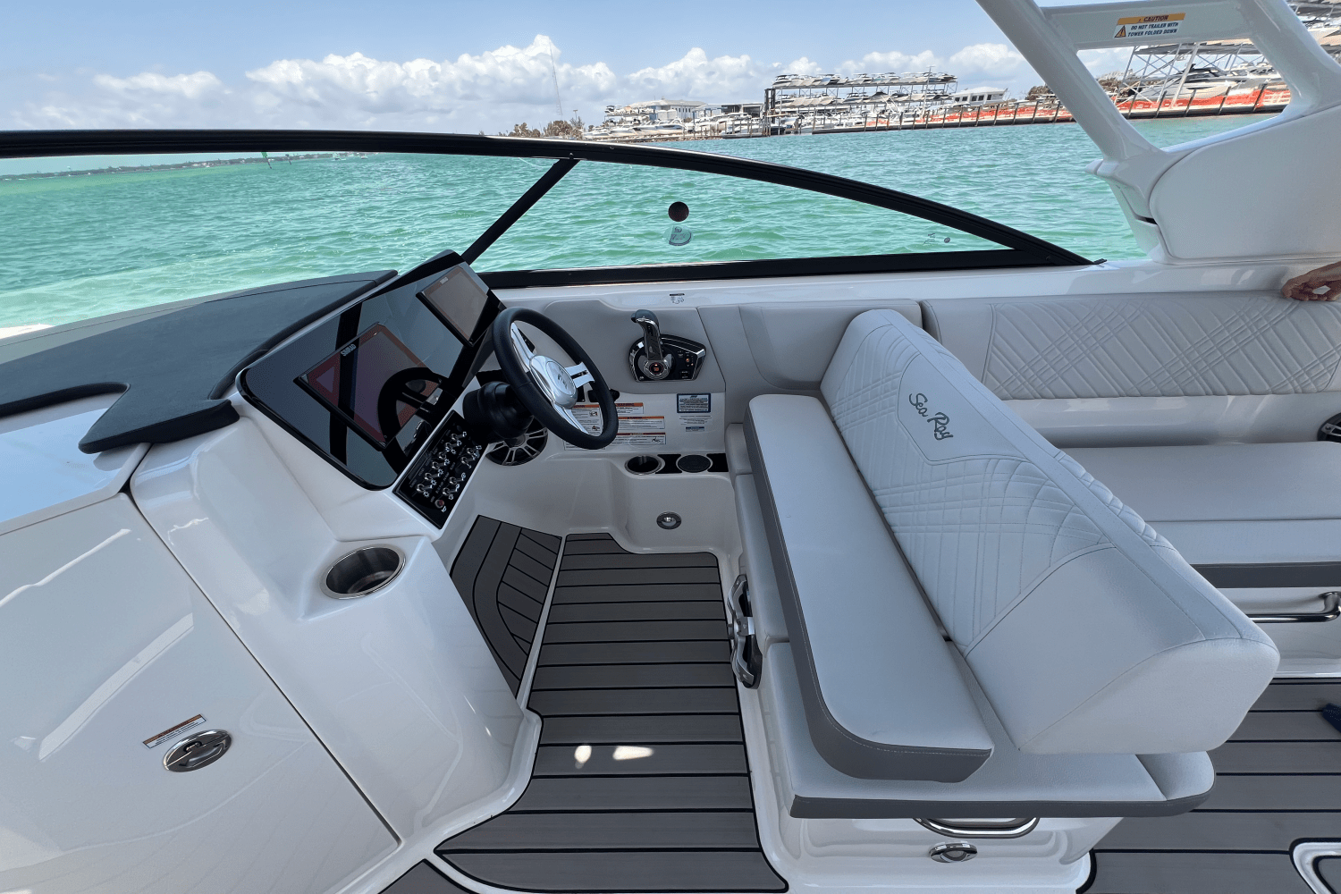 2025 Sea Ray SDX 270 Outboard Image Thumbnail #17