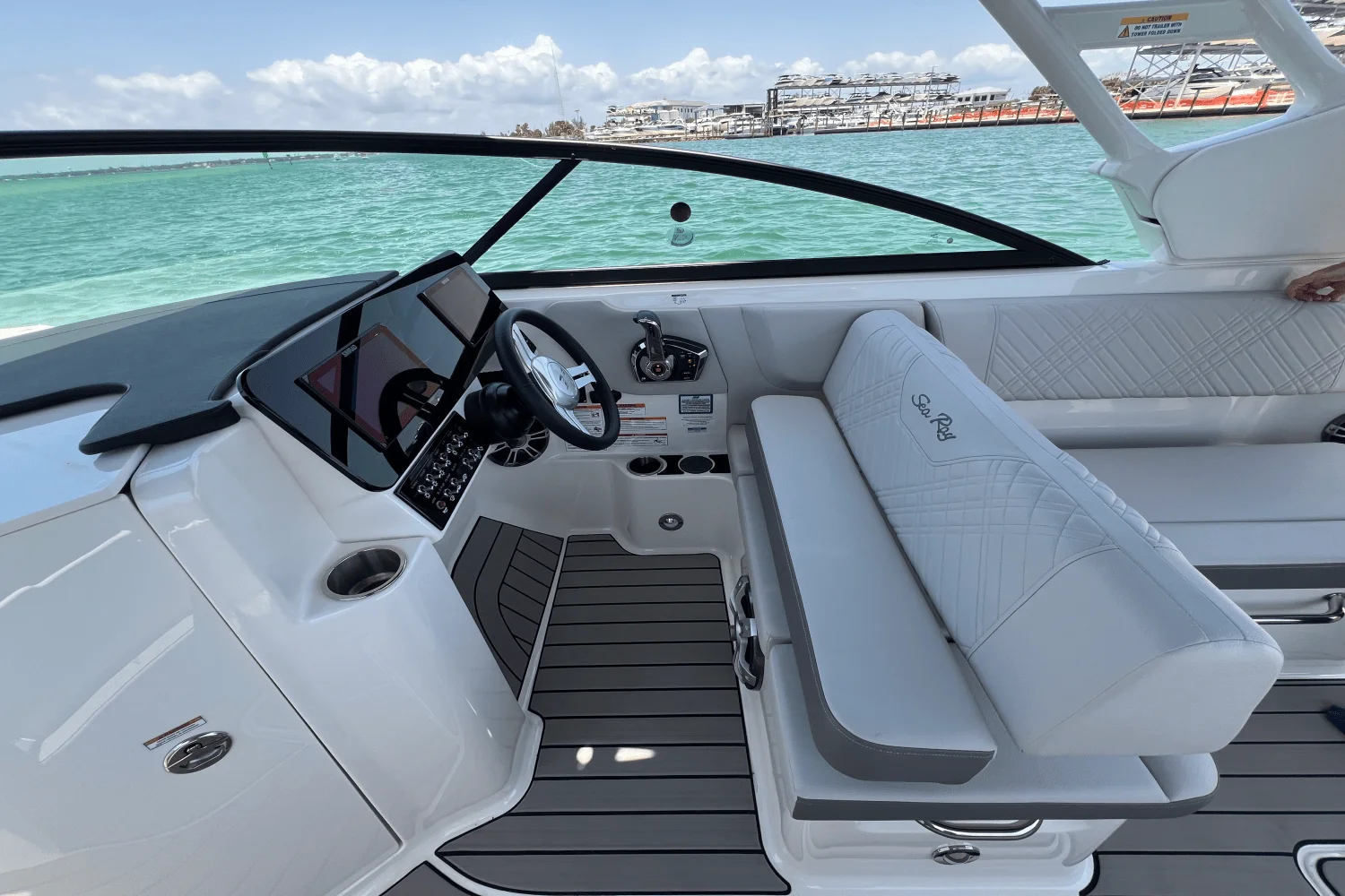 2025 Sea Ray SDX 270 Outboard Image Thumbnail #17