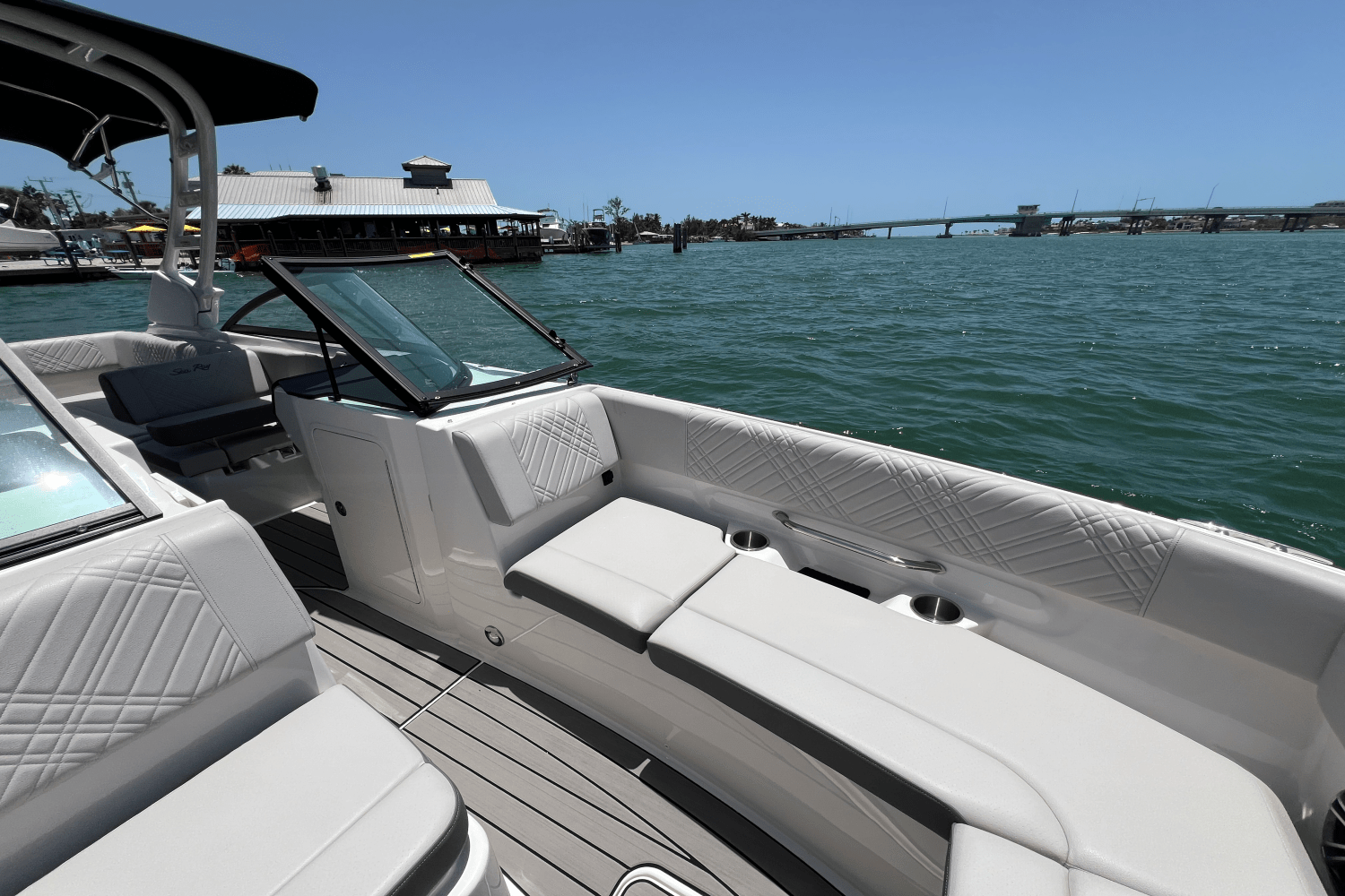 2025 Sea Ray SDX 270 Outboard Image Thumbnail #12