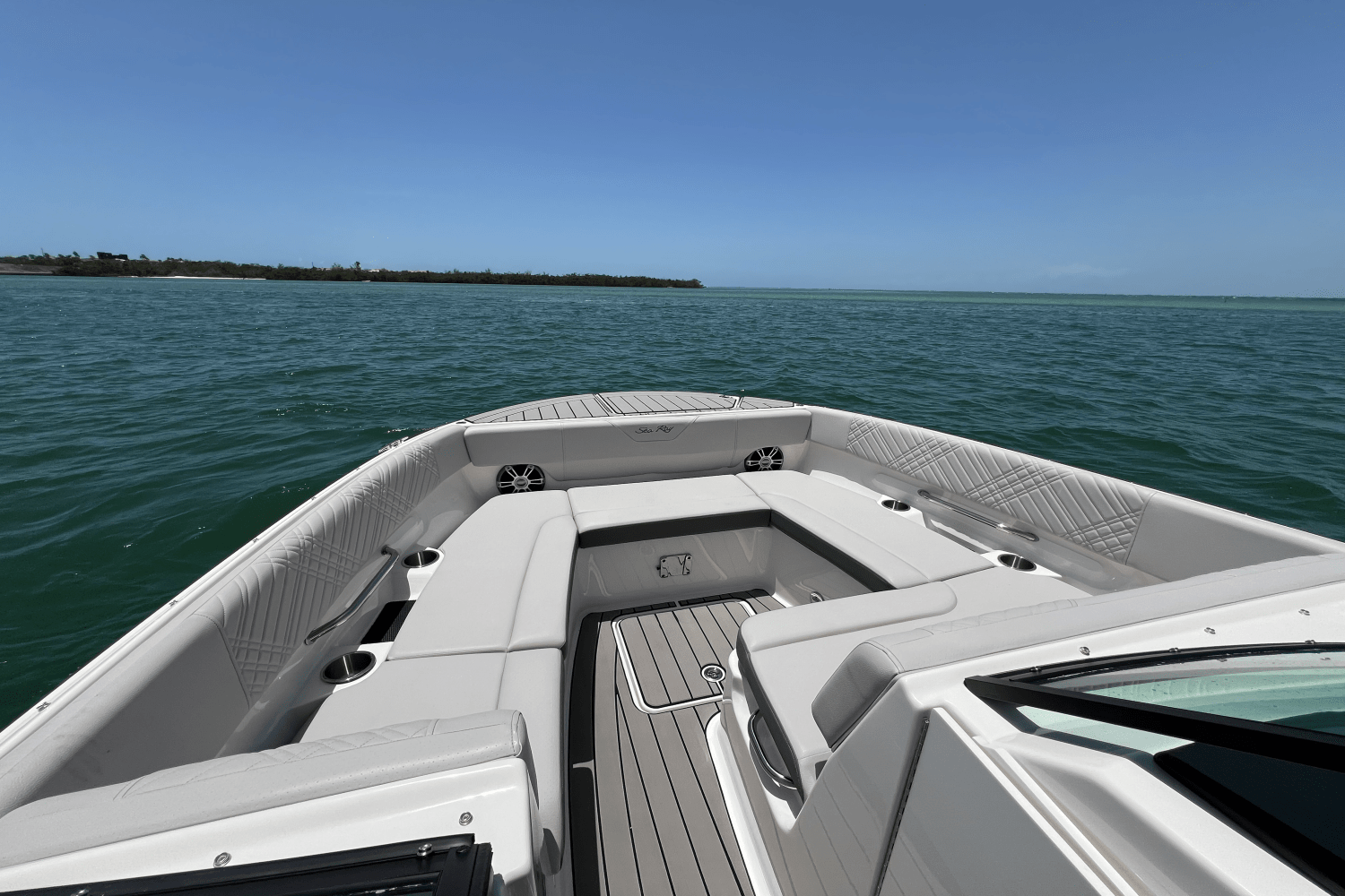 2025 Sea Ray SDX 270 Outboard Image Thumbnail #16