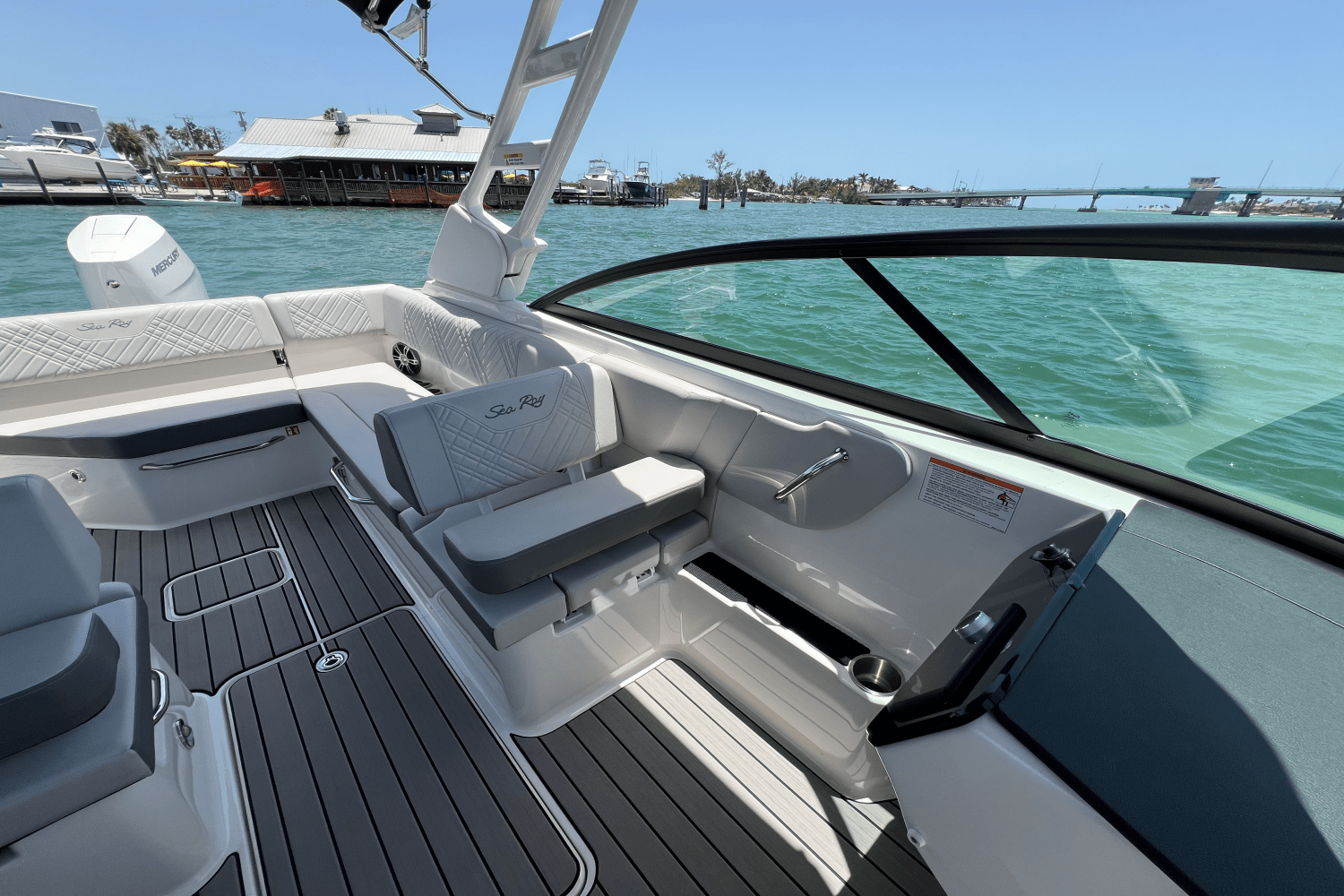 2025 Sea Ray SDX 270 Outboard Image Thumbnail #14