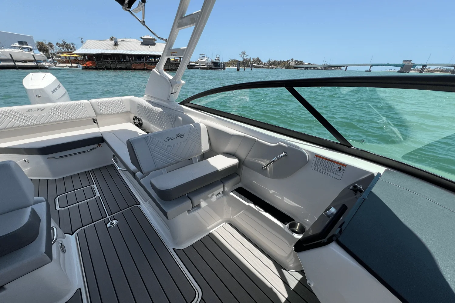 2025 Sea Ray SDX 270 Outboard Image Thumbnail #14