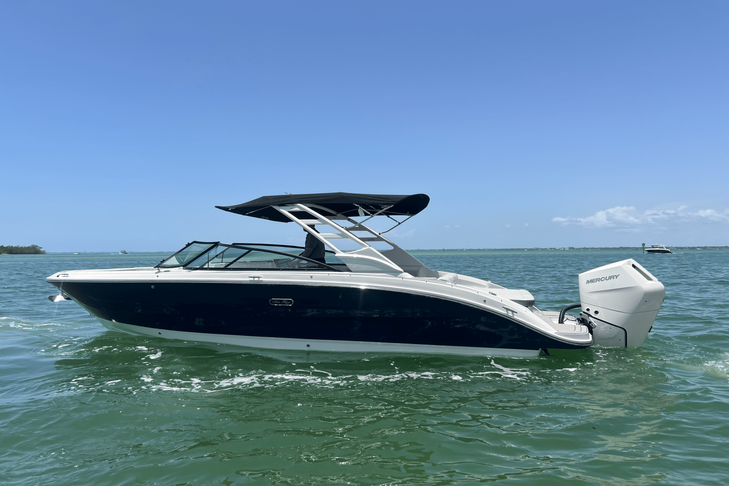 2025 Sea Ray SDX 270 Outboard Image Thumbnail #3