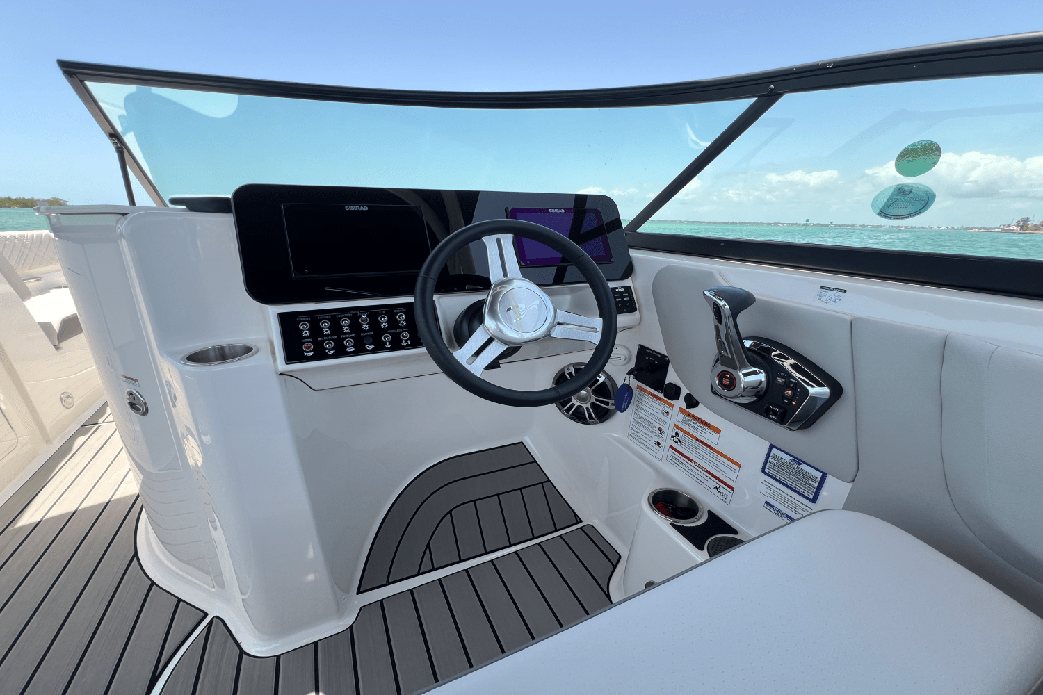 2025 Sea Ray SDX 270 Outboard Image Thumbnail #28