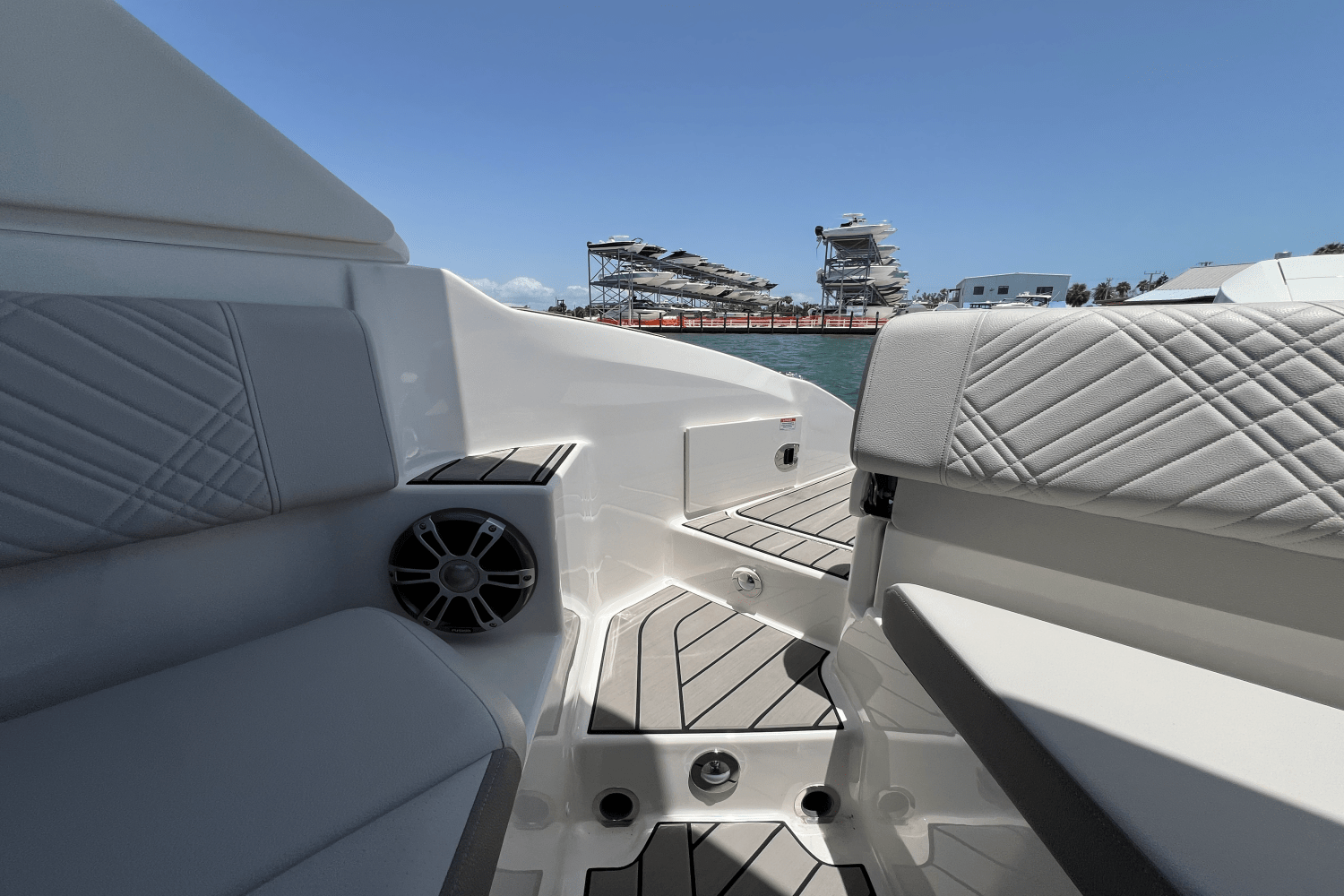 2025 Sea Ray SDX 270 Outboard Image Thumbnail #22