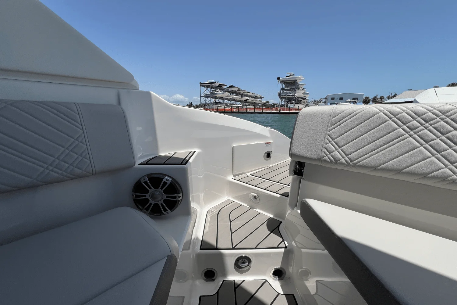 2025 Sea Ray SDX 270 Outboard Image Thumbnail #22