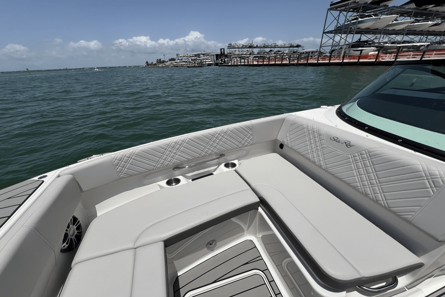 2025 Sea Ray SDX 270 Outboard Image Thumbnail #11
