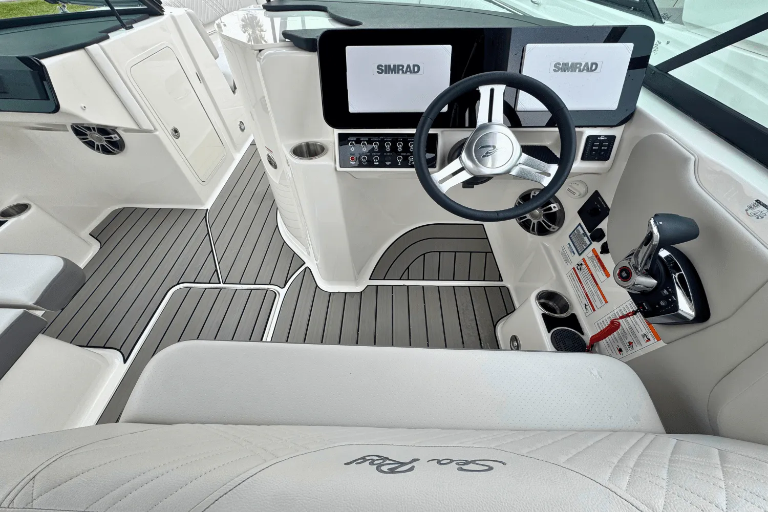 2025 Sea Ray SDX 270 Outboard Image Thumbnail #3
