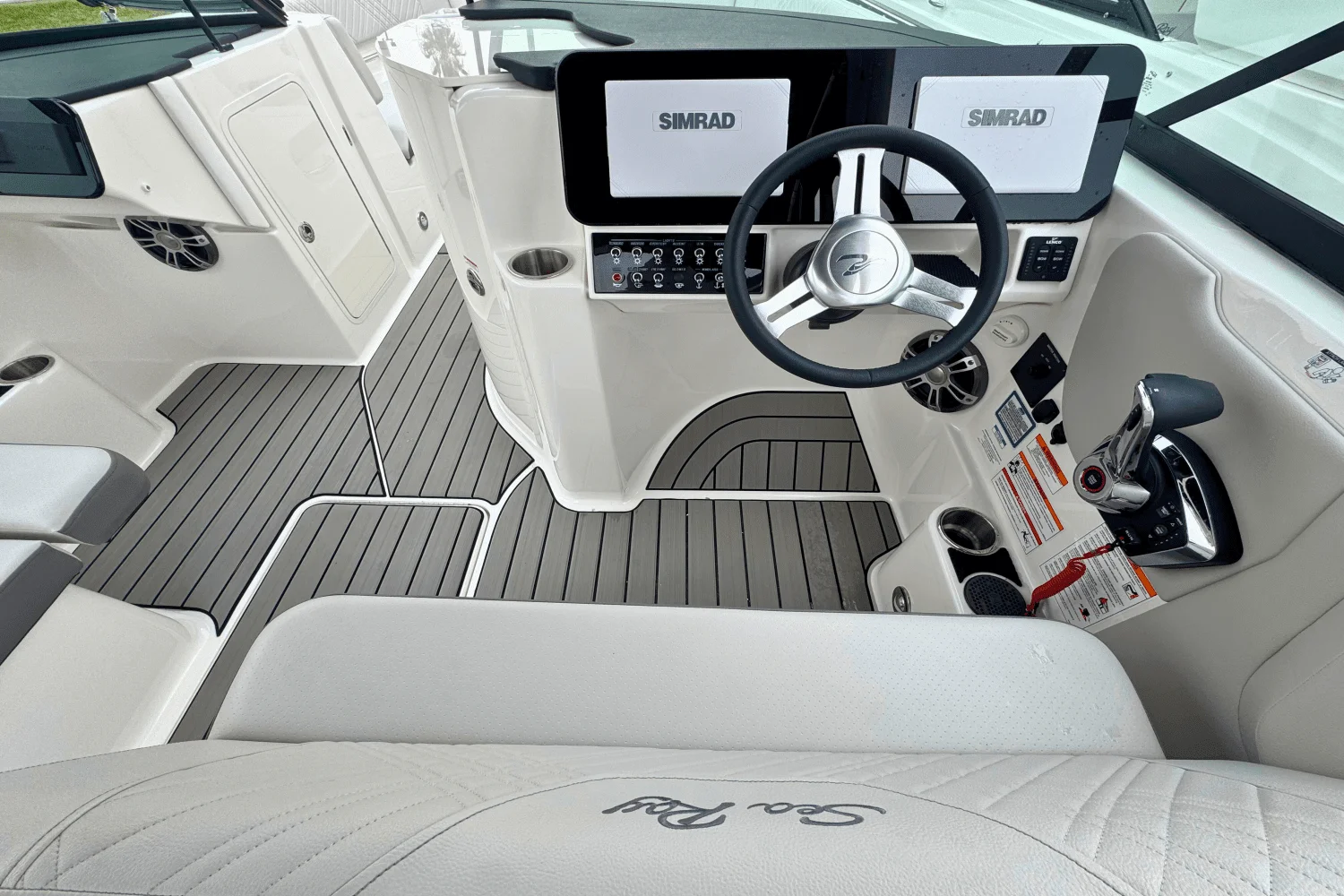 Thumbnail 4 for 2025 Sea Ray SDX 270 Outboard