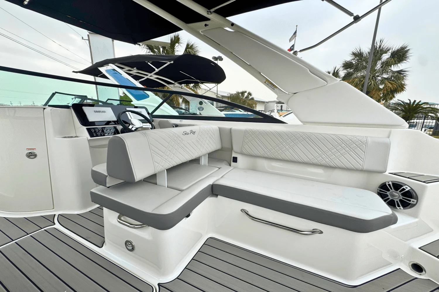 2025 Sea Ray SDX 270 Outboard Image Thumbnail #2