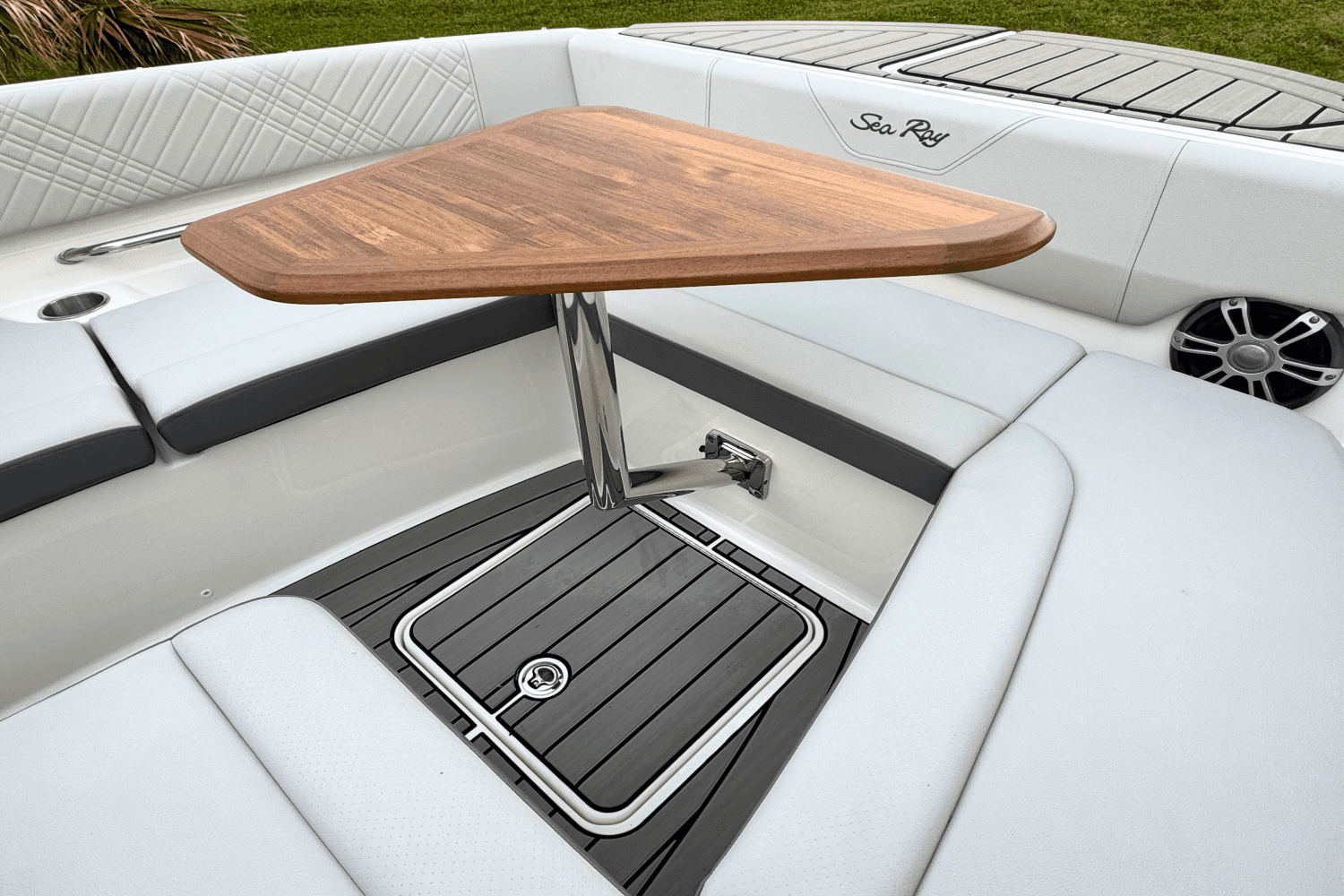 2025 Sea Ray SDX 270 Outboard Image Thumbnail #10