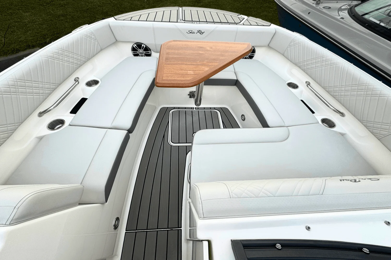 2025 Sea Ray SDX 270 Outboard Image Thumbnail #9