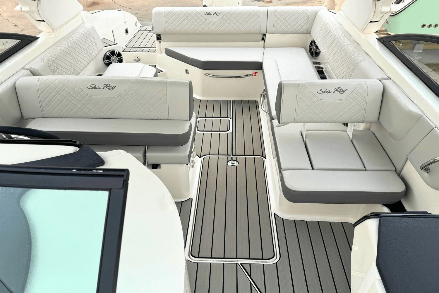 2025 Sea Ray SDX 270 Outboard Image Thumbnail #7