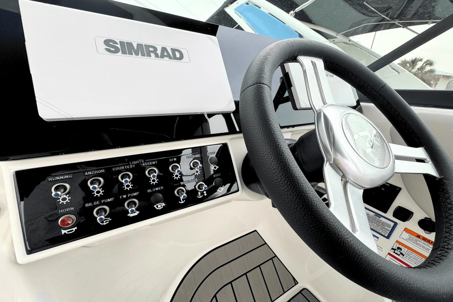 2025 Sea Ray SDX 270 Outboard Image Thumbnail #4