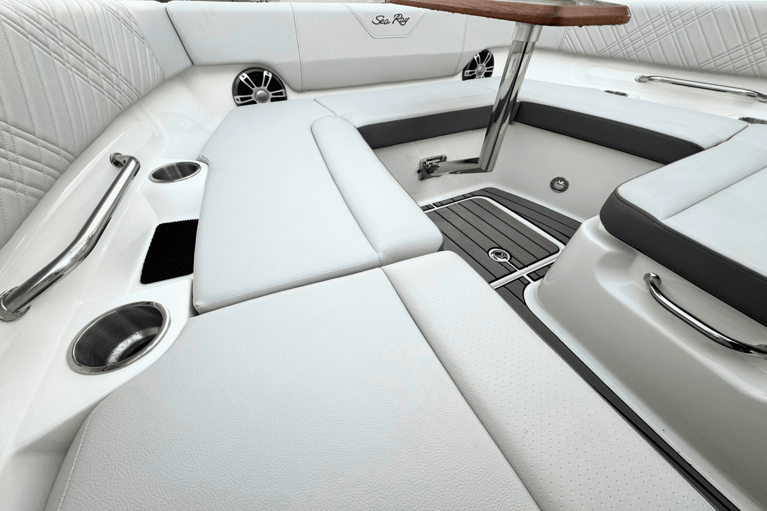 2025 Sea Ray SDX 270 Outboard Image Thumbnail #8