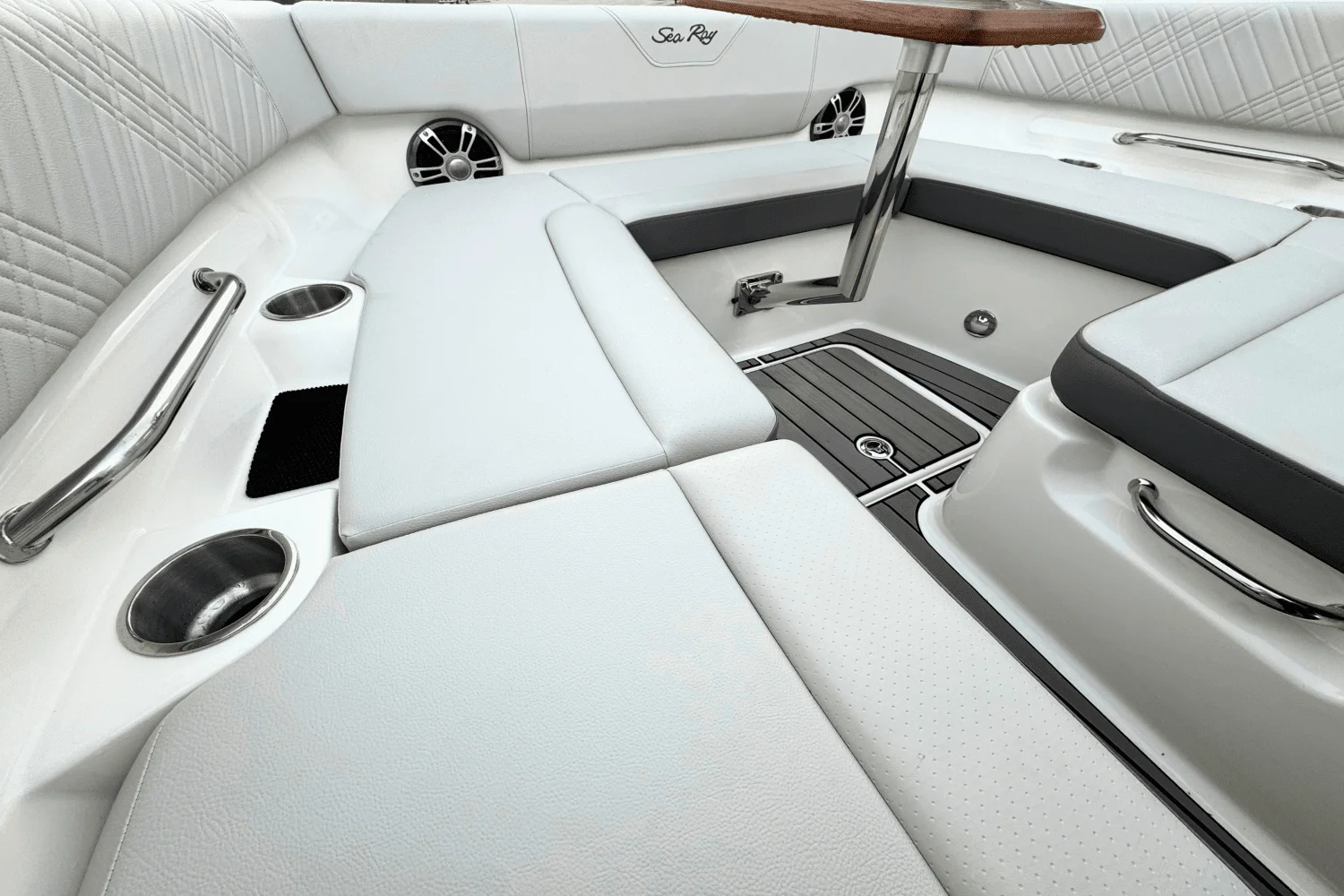 2025 Sea Ray SDX 270 Outboard Image Thumbnail #8