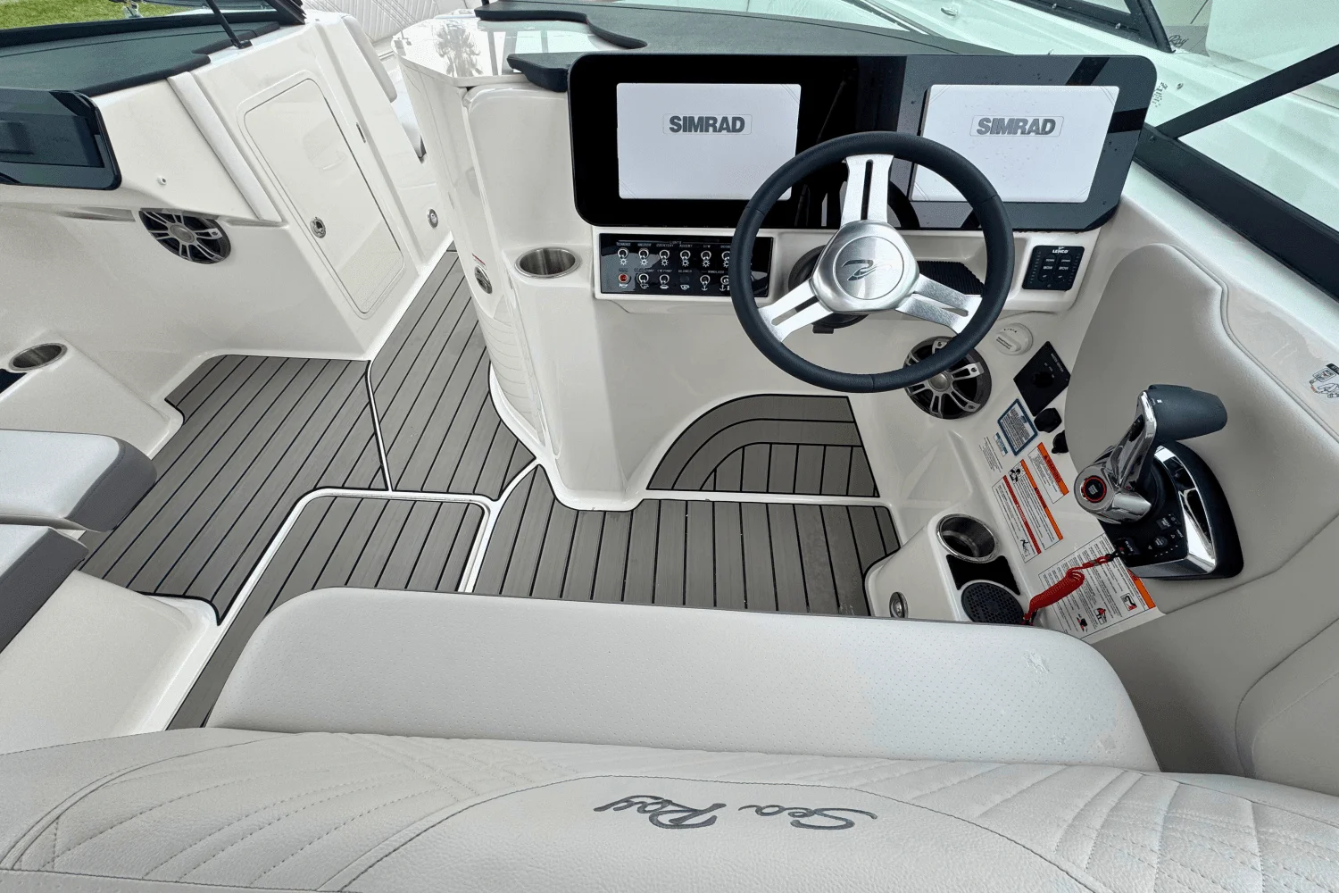 2025 Sea Ray SDX 270 Outboard Image Thumbnail #5