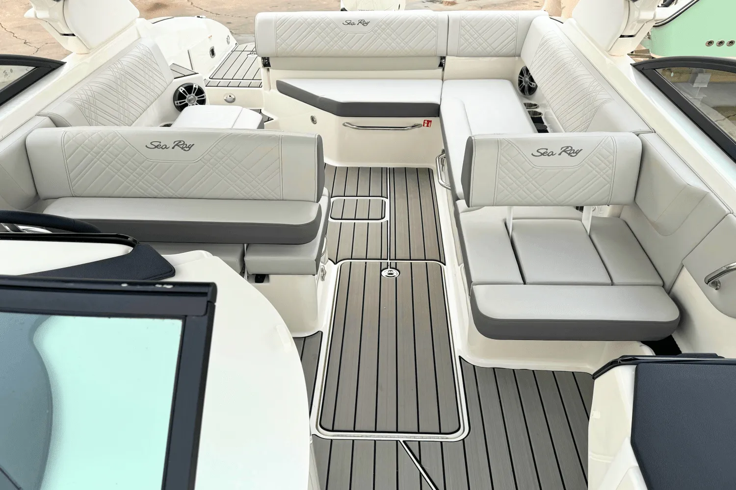 2025 Sea Ray SDX 270 Outboard Image Thumbnail #7