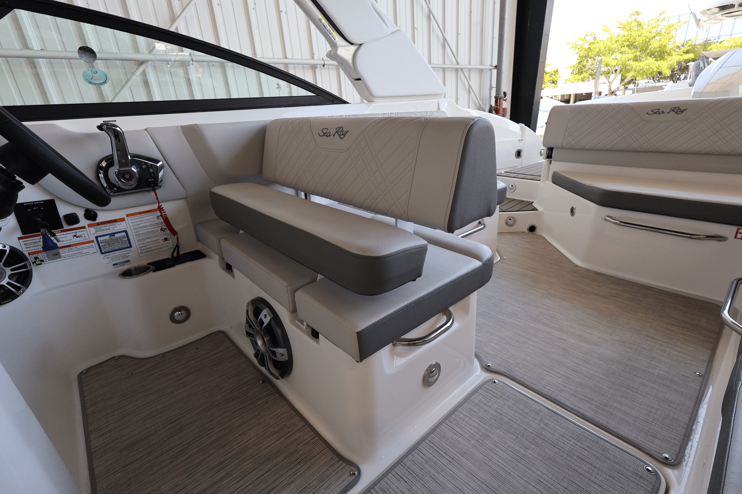 2025 Sea Ray SDX 270 Outboard Image Thumbnail #17
