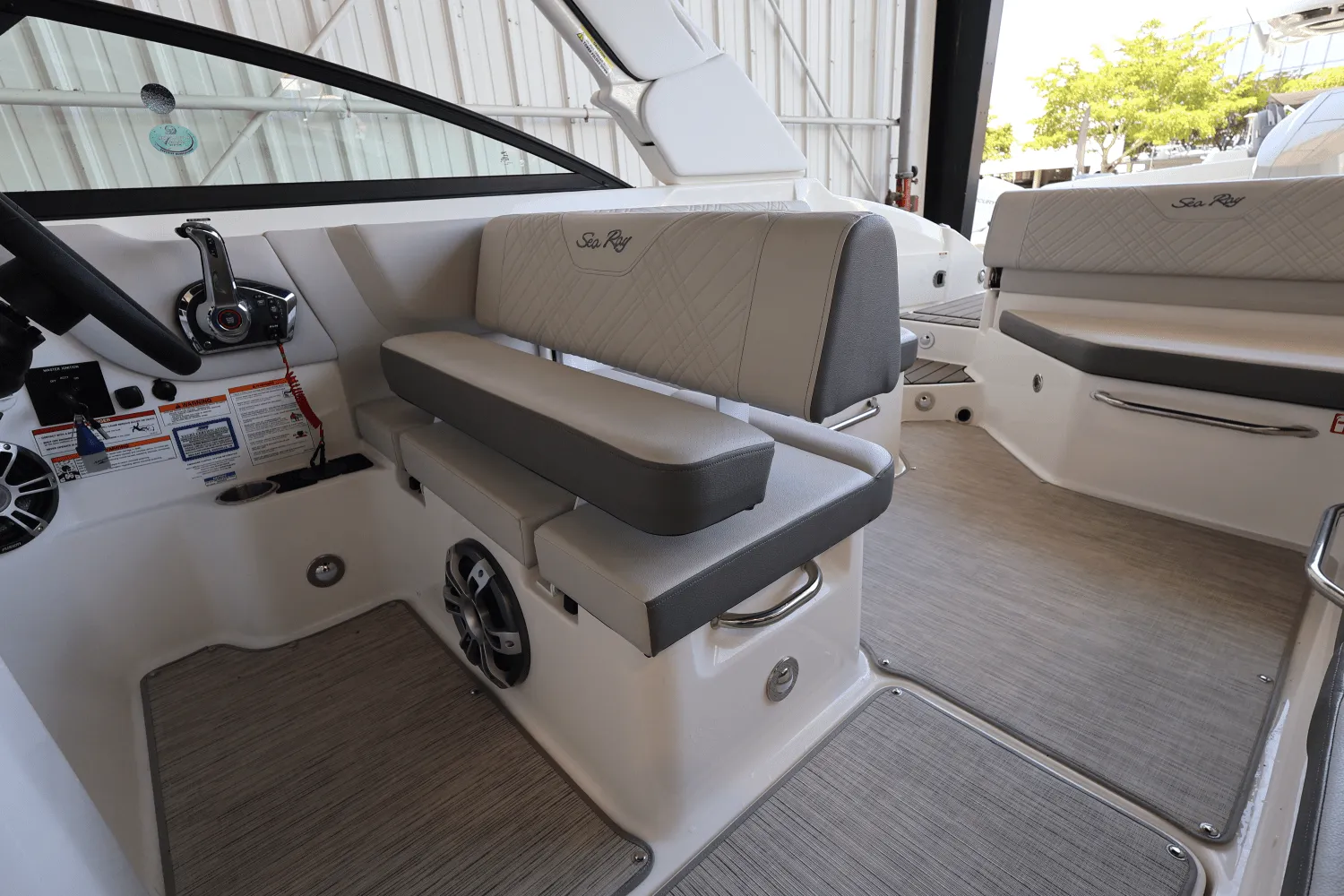 2025 Sea Ray SDX 270 Outboard Image Thumbnail #17