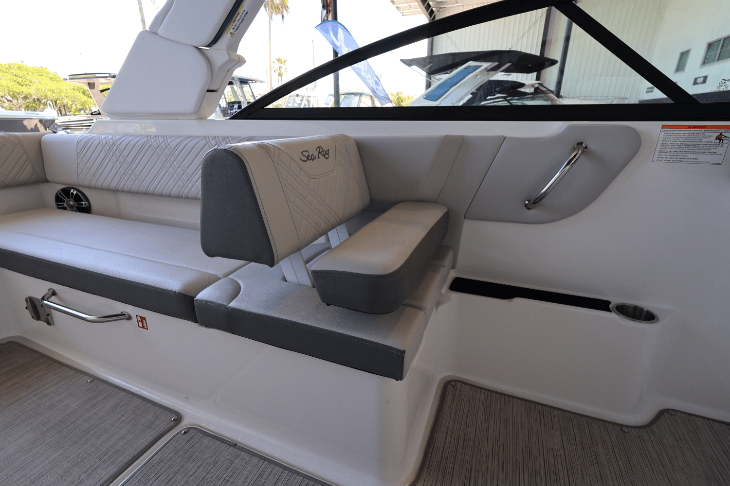 2025 Sea Ray SDX 270 Outboard Image Thumbnail #13