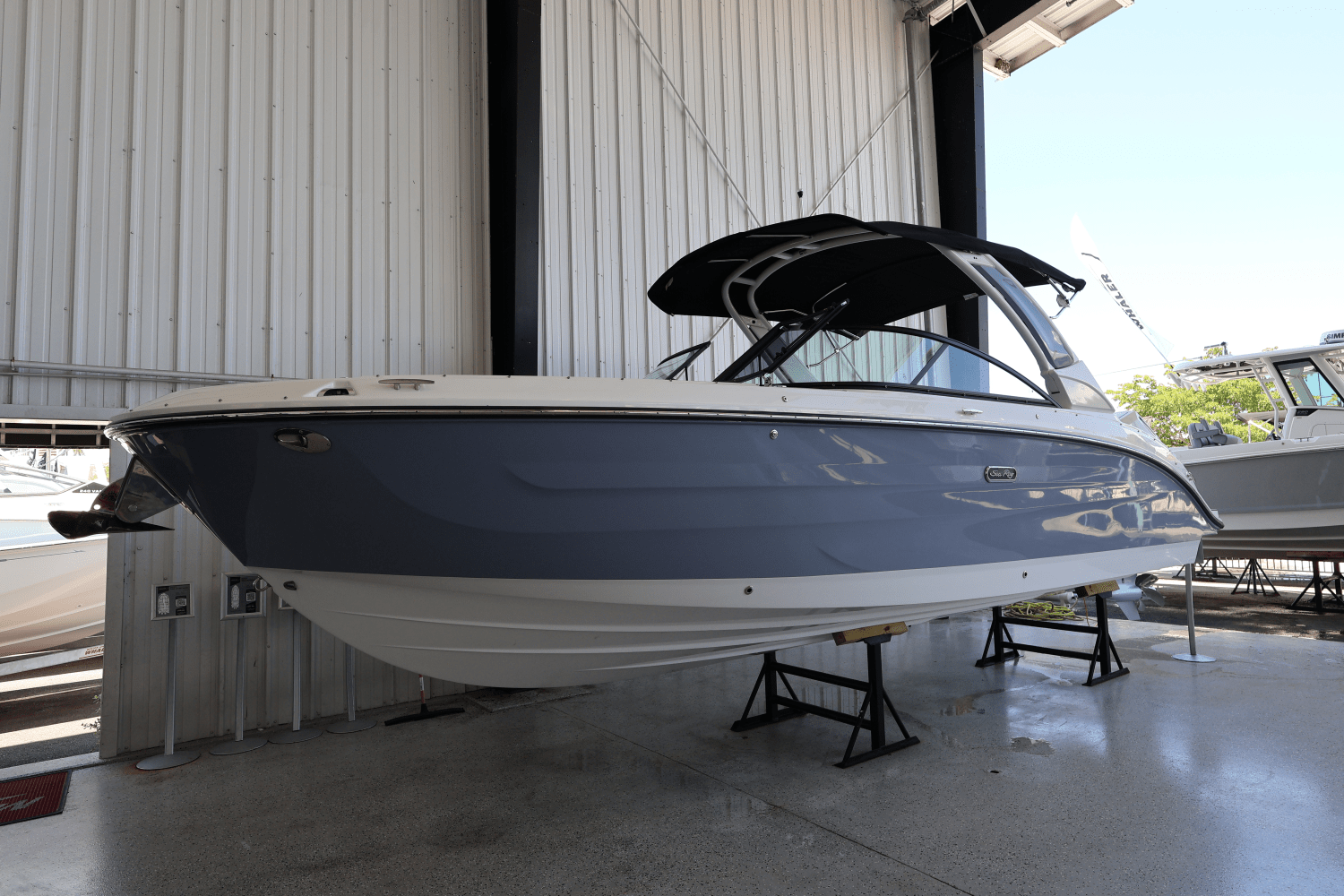 2025 Sea Ray SDX 270 Outboard Image Thumbnail #7