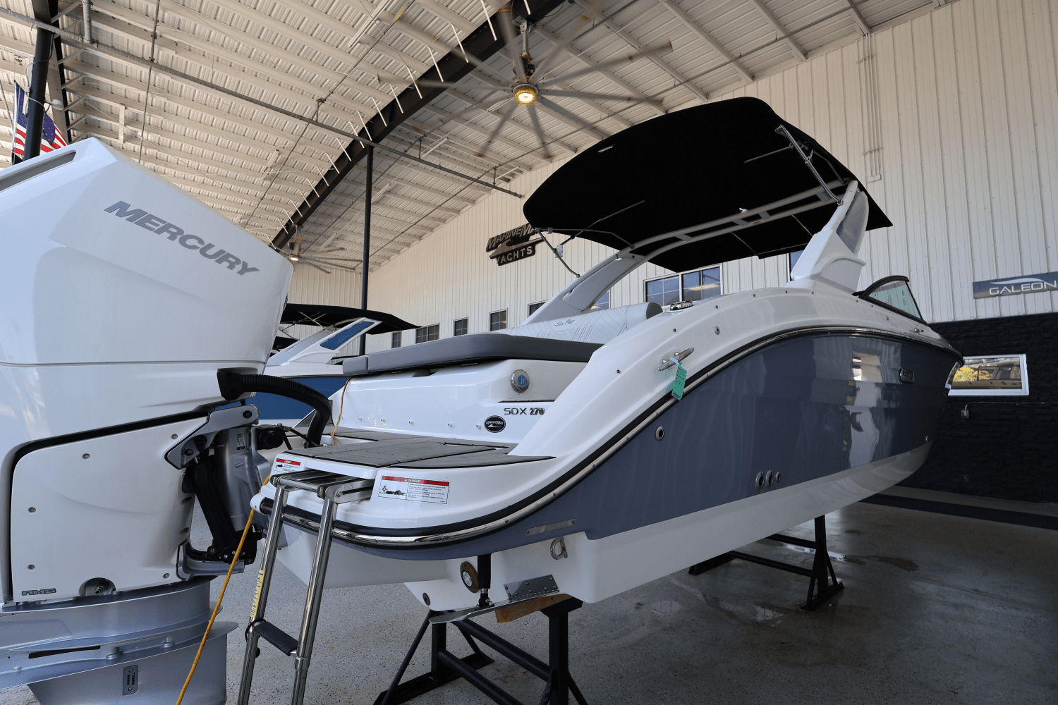 2025 Sea Ray SDX 270 Outboard Image Thumbnail #3