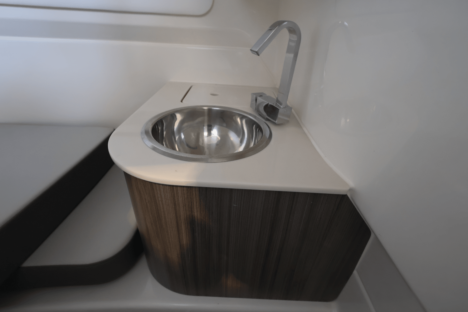 2025 Sea Ray SDX 270 Outboard Image Thumbnail #34