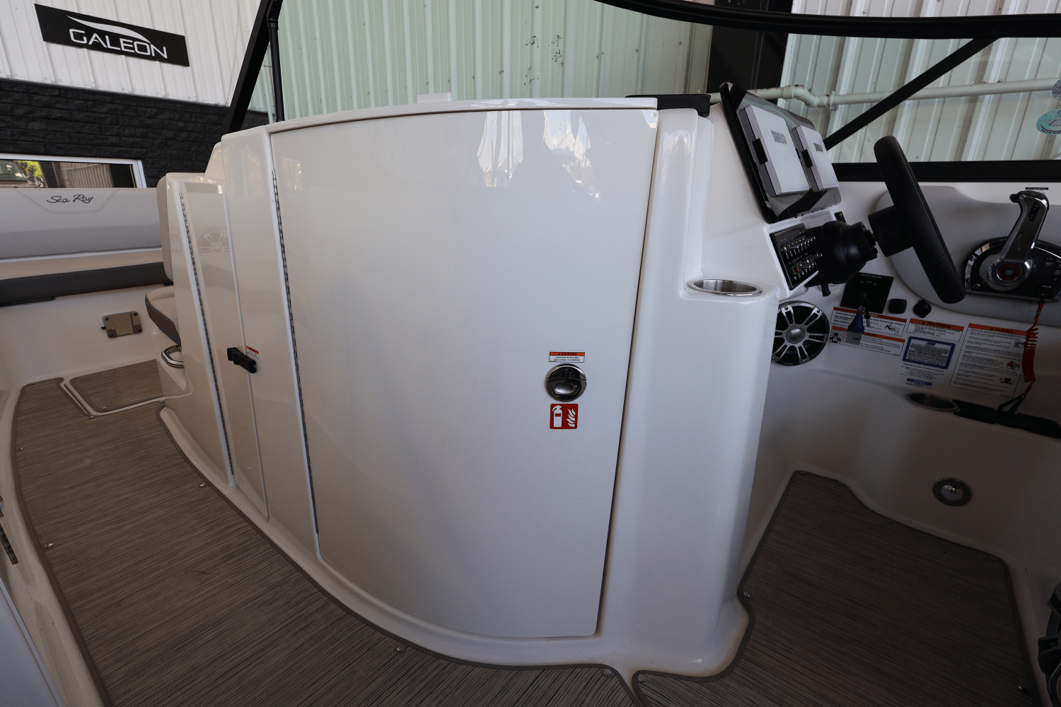 2025 Sea Ray SDX 270 Outboard Image Thumbnail #30