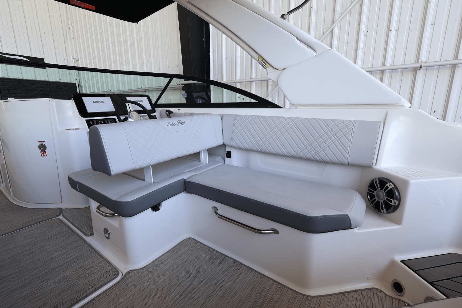 2025 Sea Ray SDX 270 Outboard Image Thumbnail #11