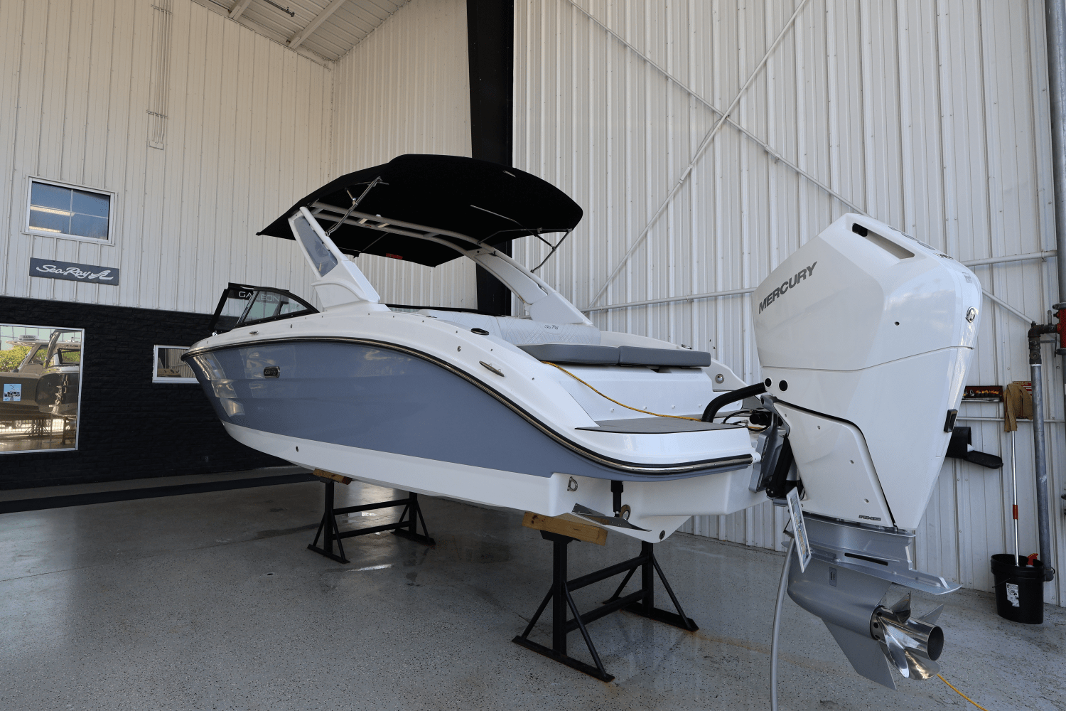 2025 Sea Ray SDX 270 Outboard Image Thumbnail #1