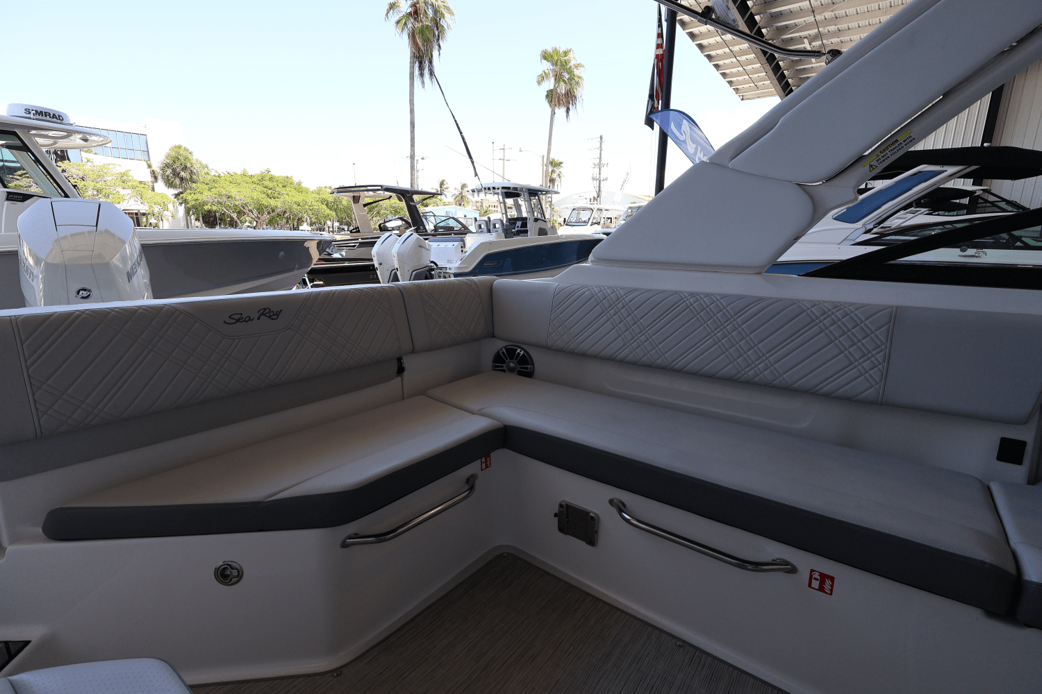 2025 Sea Ray SDX 270 Outboard Image Thumbnail #10