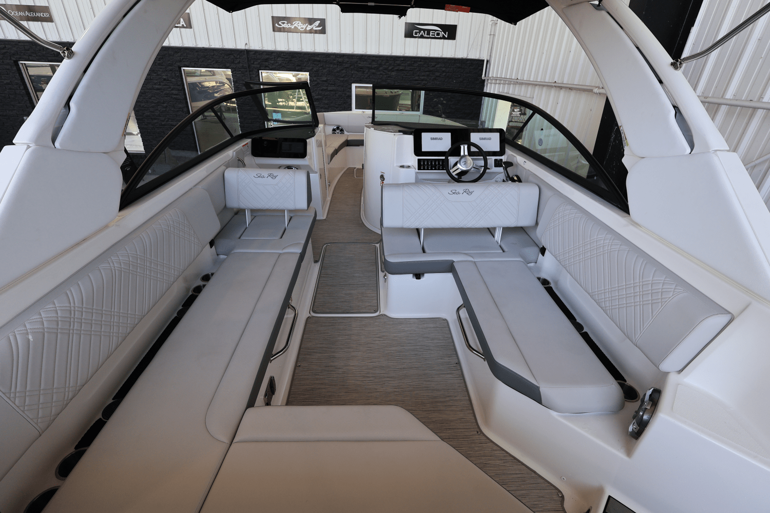 2025 Sea Ray SDX 270 Outboard Image Thumbnail #9