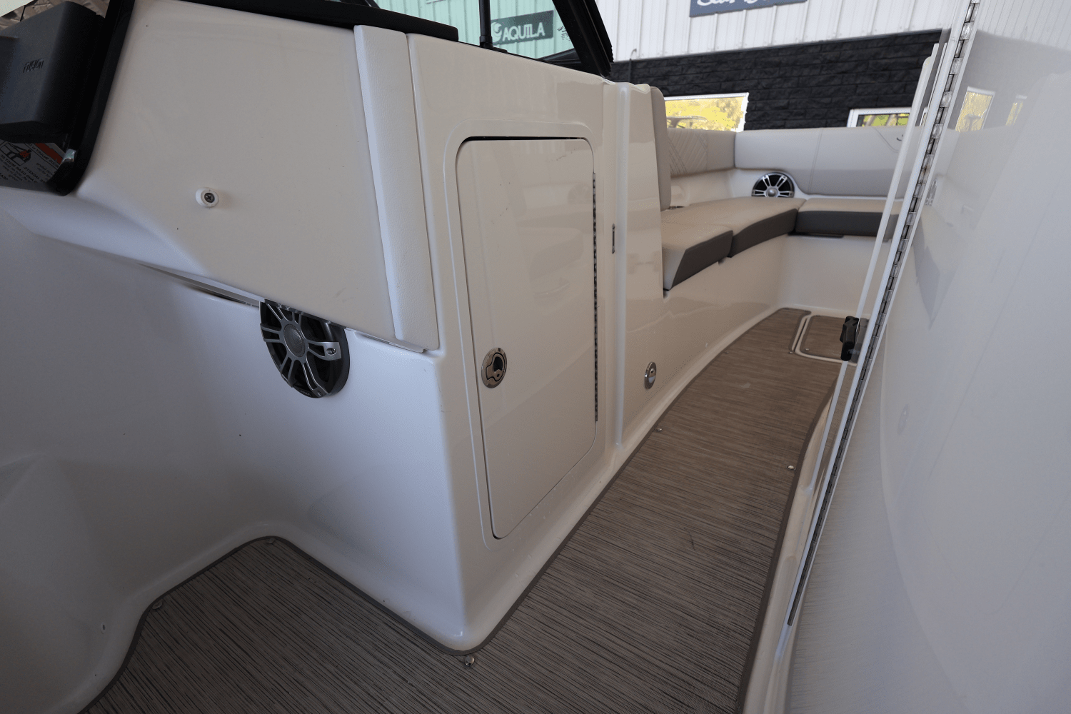 2025 Sea Ray SDX 270 Outboard Image Thumbnail #35